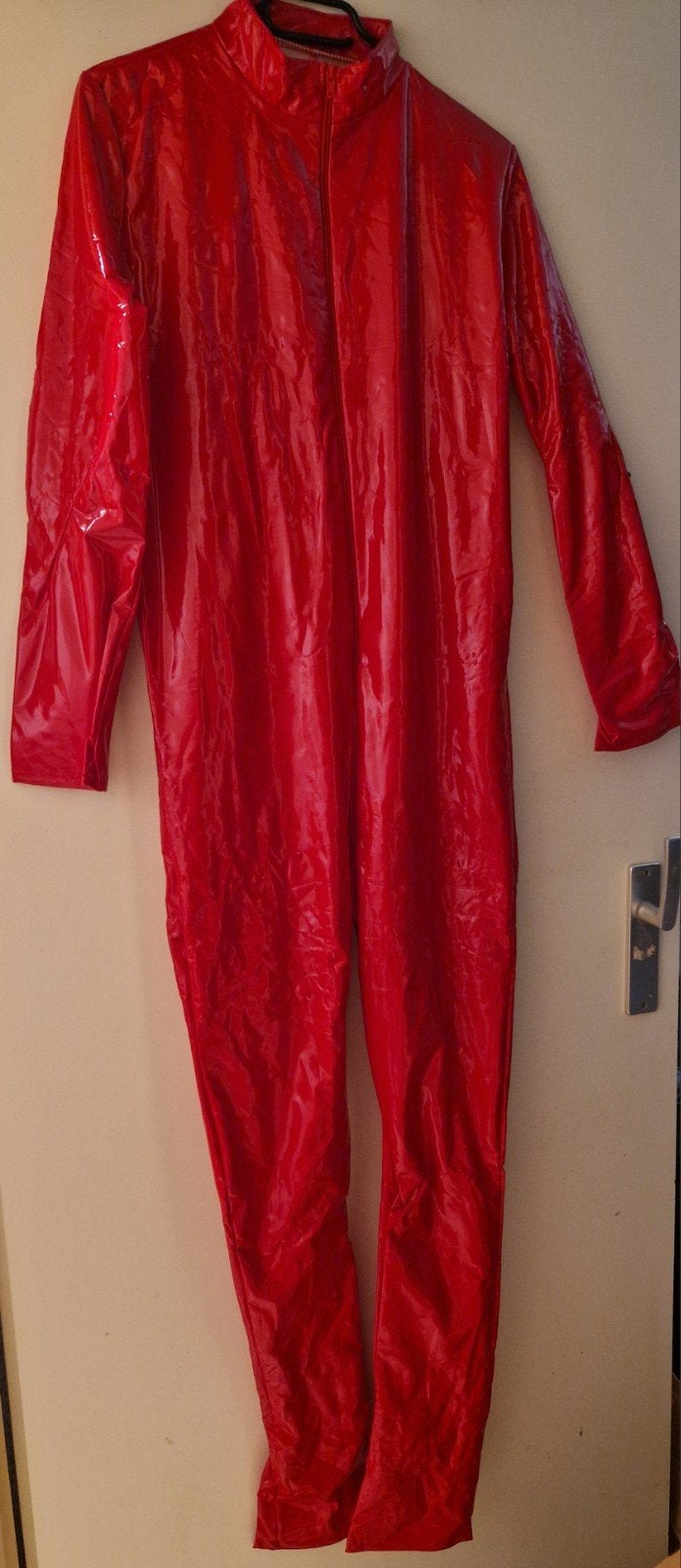 Rood glanzend catsuit / jumpsuit maat S (nieuw), Maat 38/40 (M), Verzenden, Nieuw, Onbekend