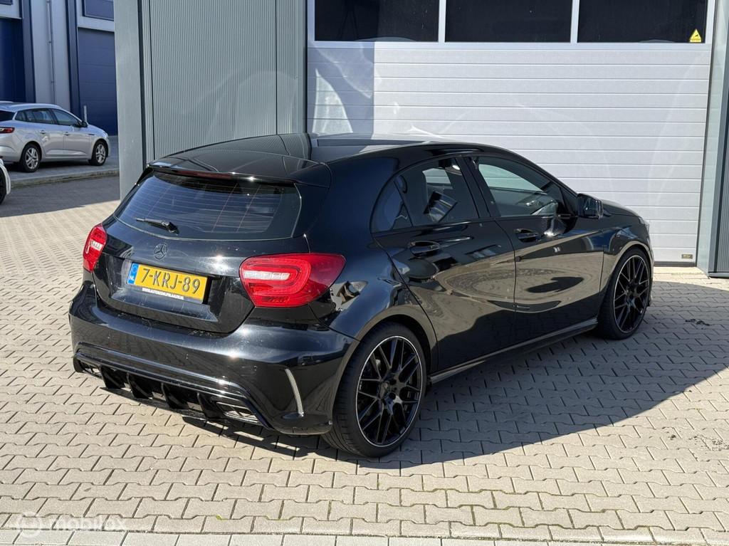 Mercedes A-klasse 180 Amg| Alcantara| Pdc| Nap| Cruise|, Voorwielaandrijving, Gebruikt, 4 cilinders, Handgeschakeld