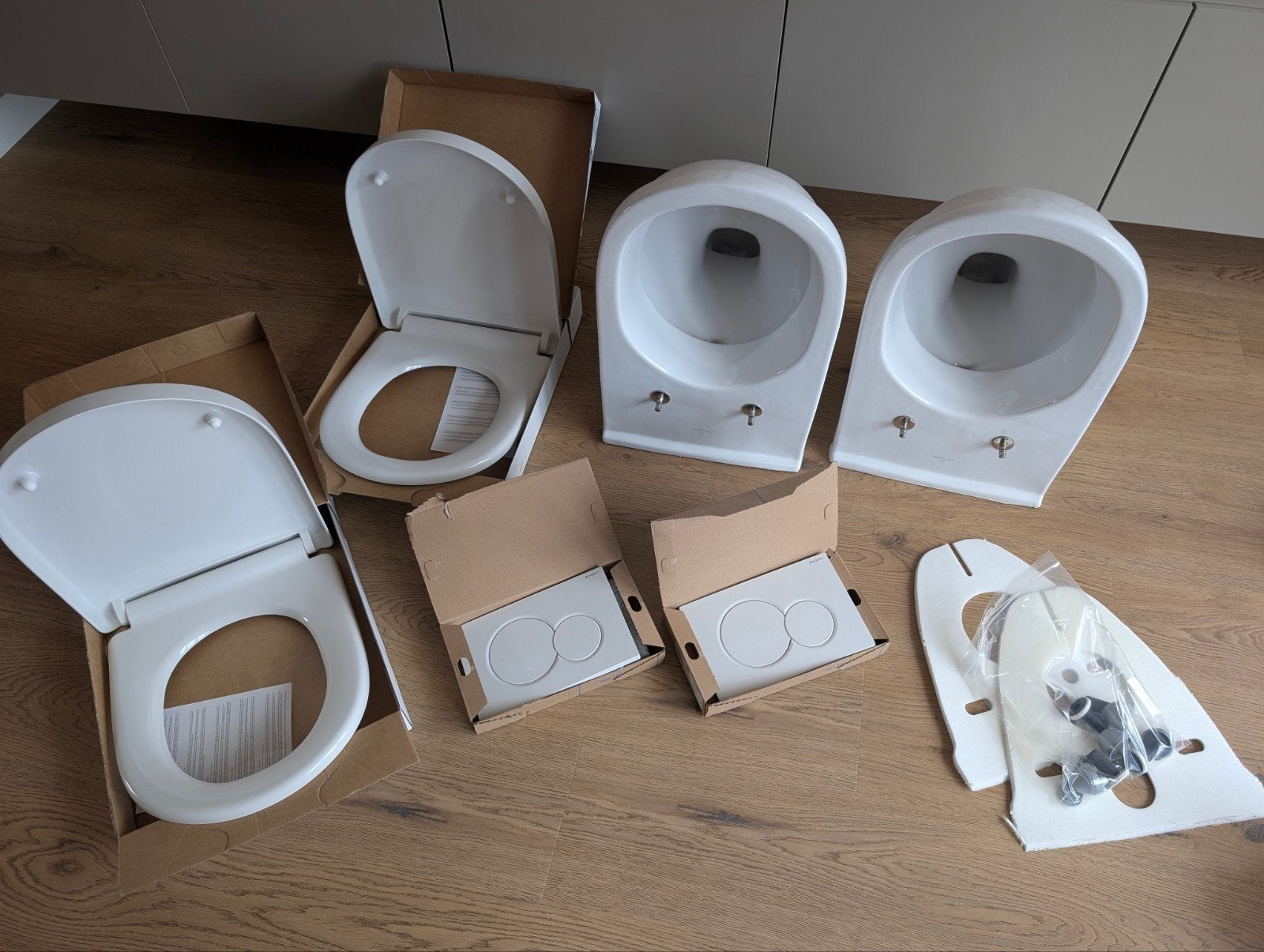 2x Villeroy&Boch WC set uit nieuwbouwhuis, Ophalen, Zo goed als nieuw, Steen, Toilet