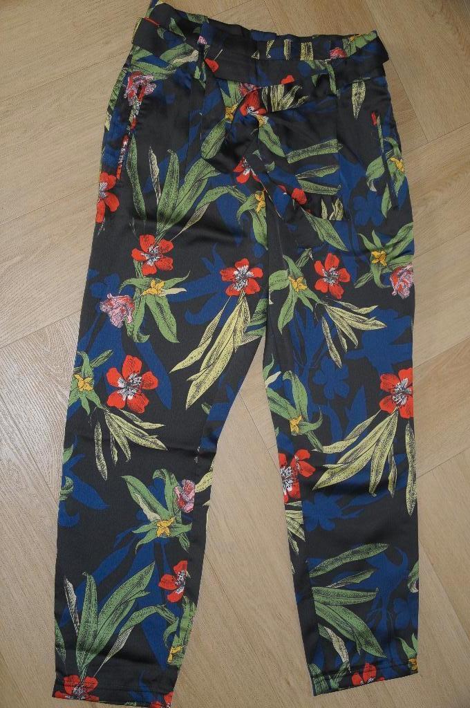 Leuke satijnen pantalon van Stradivarius, maat 38, ZGAN!!, Maat 38/40 (M), Blauw, Ophalen of Verzenden, Zo goed als nieuw