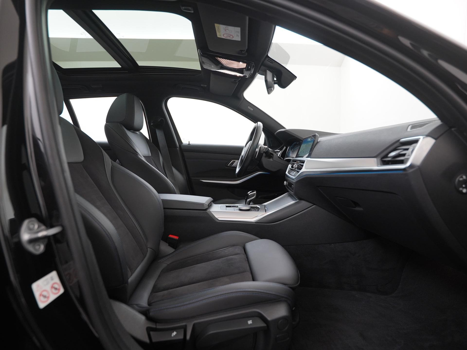 BMW 3-serie Touring 330e xDrive M Sport Shadow | Panoramadak, Auto's, Gebruikt, Euro 6, 4 cilinders, Zwart