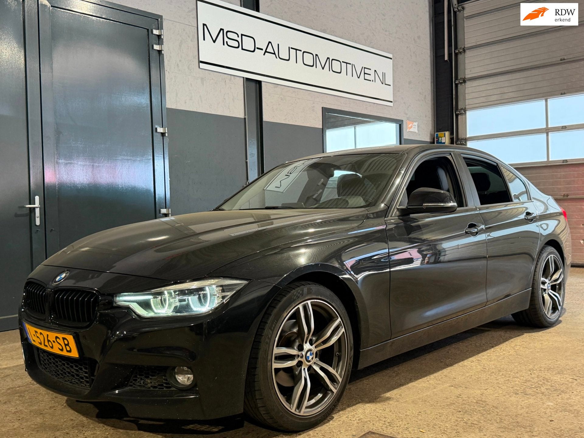 BMW 3-serie 318i Luxury LEES TEKST, Automaat, Gebruikt, Euro 6, Zwart