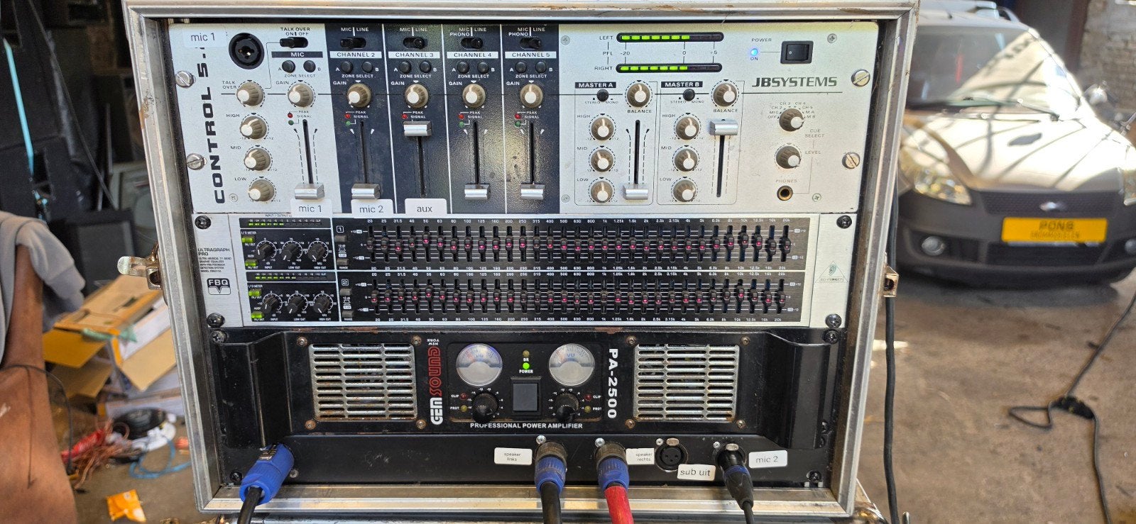 versterker met mengpaneel equalizer en microfoon, Ophalen, Audio