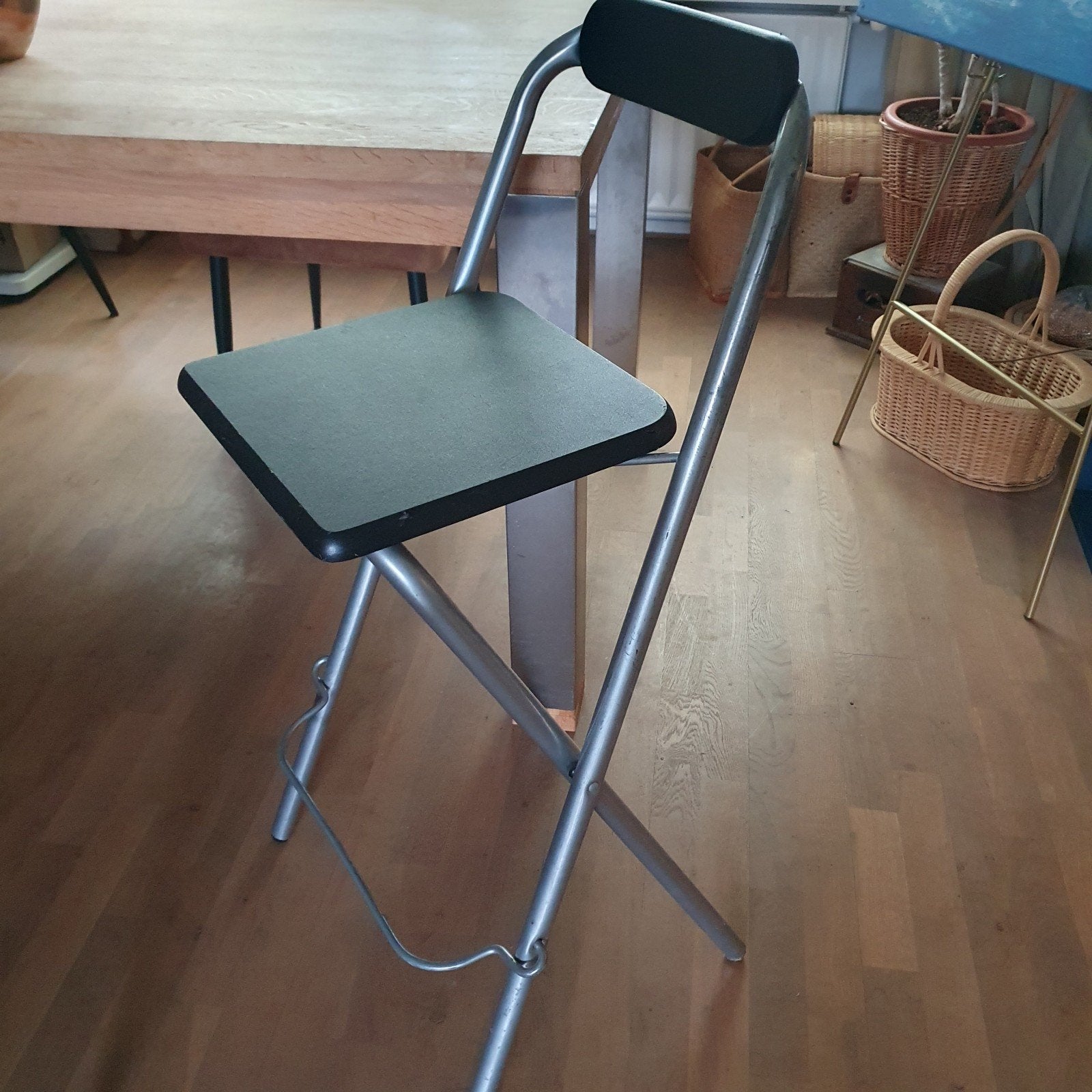 Opvouwbare barkruk - Zwart met metaal, Ophalen, Gebruikt, Modern, functioneel, Zwart