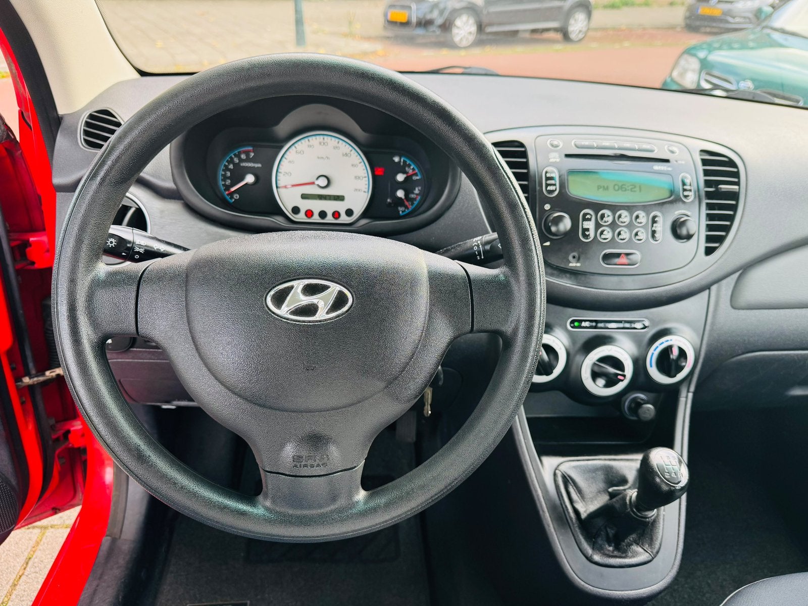 Foto 17 van Hyundai i10 1.1 I 5DR 2008 Rood