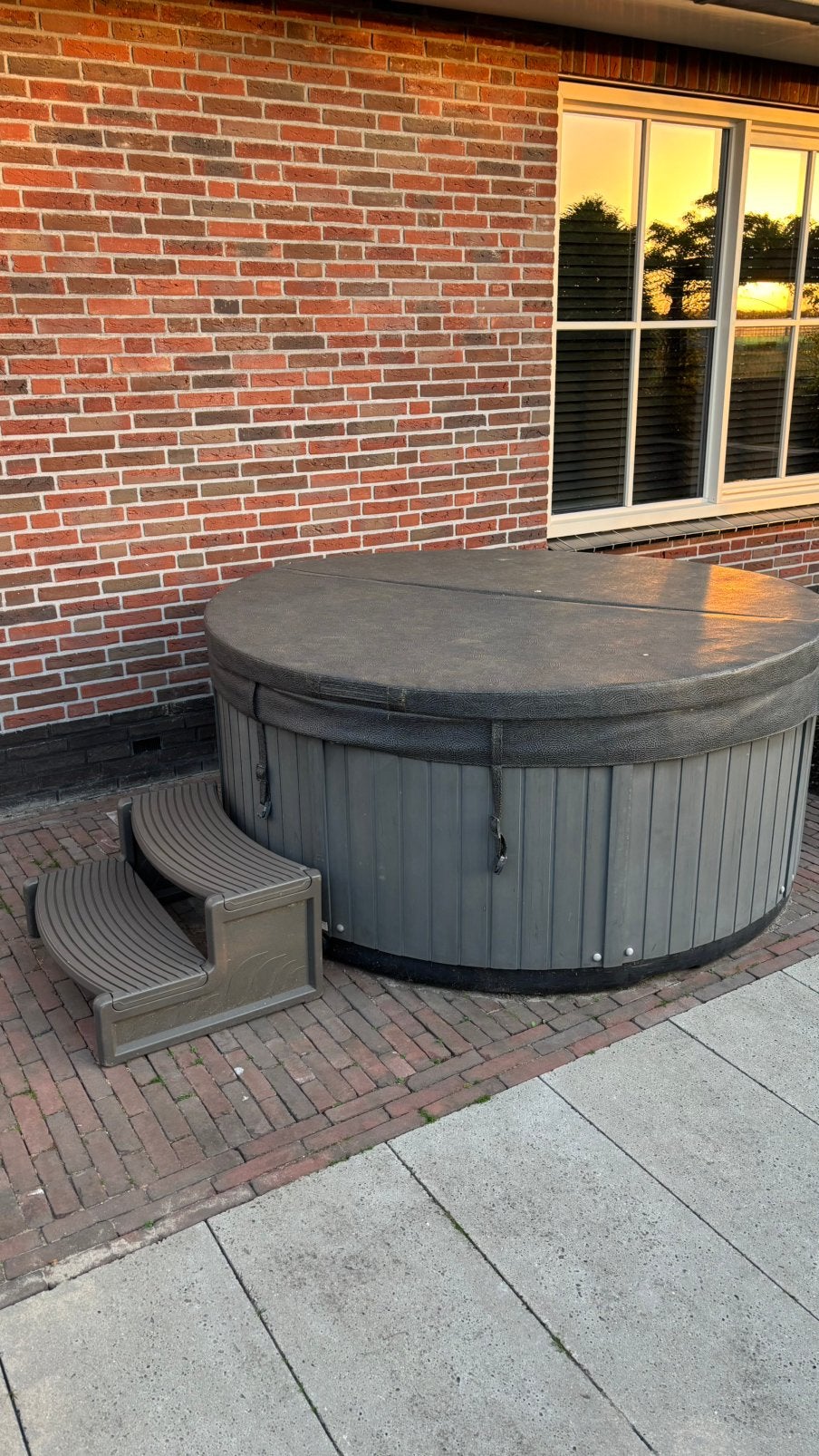 Balboa Jacuzzi / Spa voor 4 personen – Ø180 cm – €1.000, Ophalen, Gebruikt, Filter, Vast