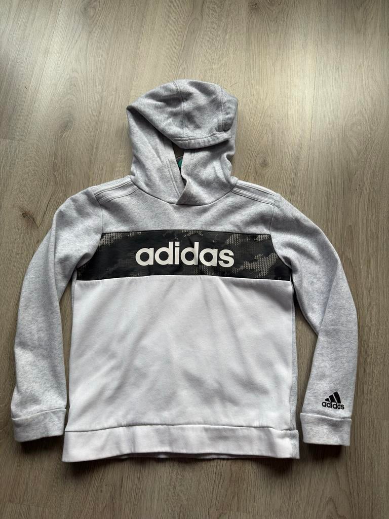 Adidas hoodie wit met grijs - Maat 140, Kinderen en Baby's, Kinderkleding | Maat 140, Ophalen of Verzenden, Gebruikt, Jongen of Meisje