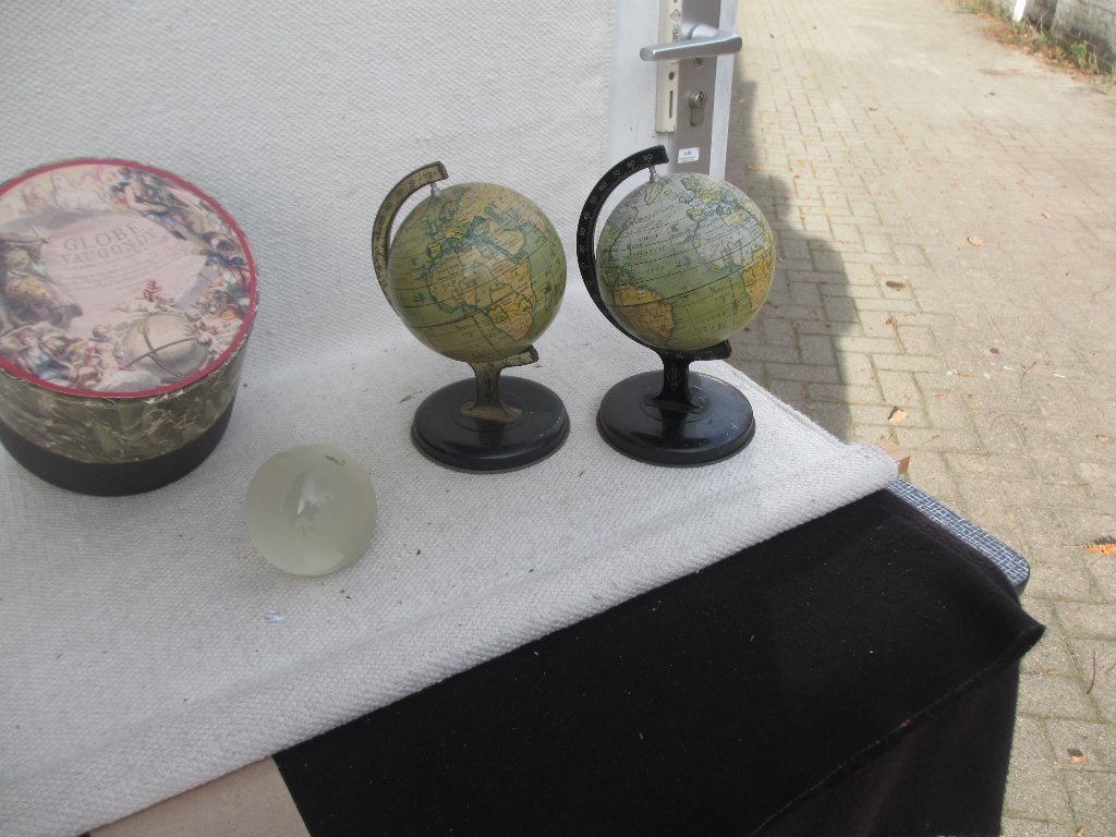 VIER x globe van glas en blik[2x] en Vaugondy 1735, Gebruikt, Draaibaar, Overige materialen, Antieke wereldbol