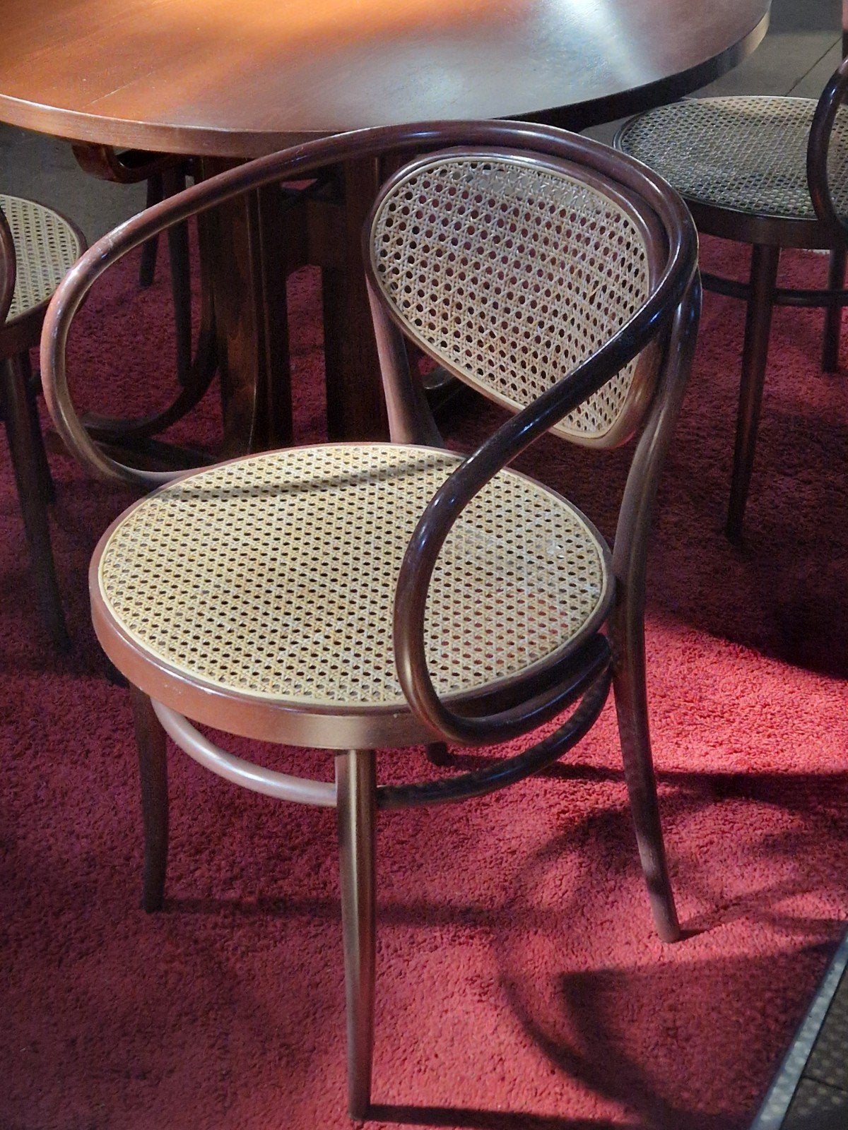 Stoelen Thonet 210 R (4x) en tafel, Antiek en Kunst, Ophalen