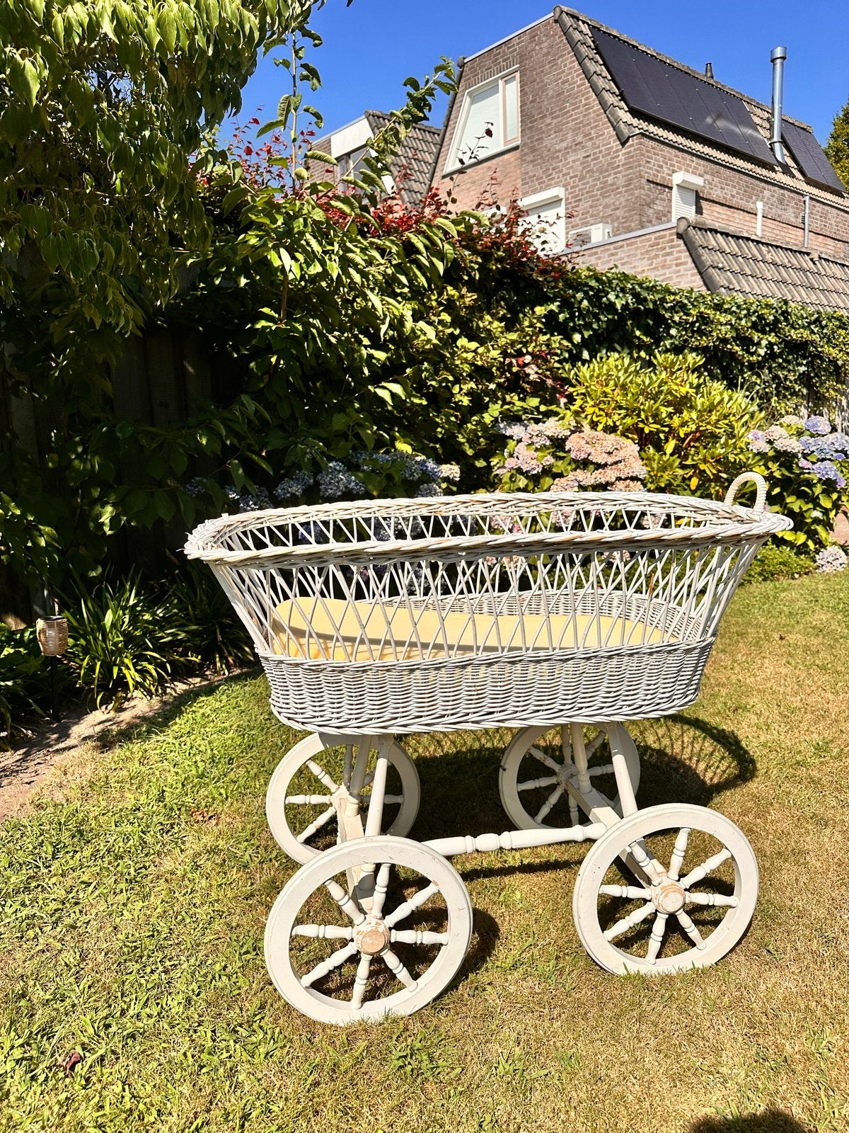 Vintage Wieg op Wielen - Rotan Babywieg, Ophalen, Gebruikt, Wieg