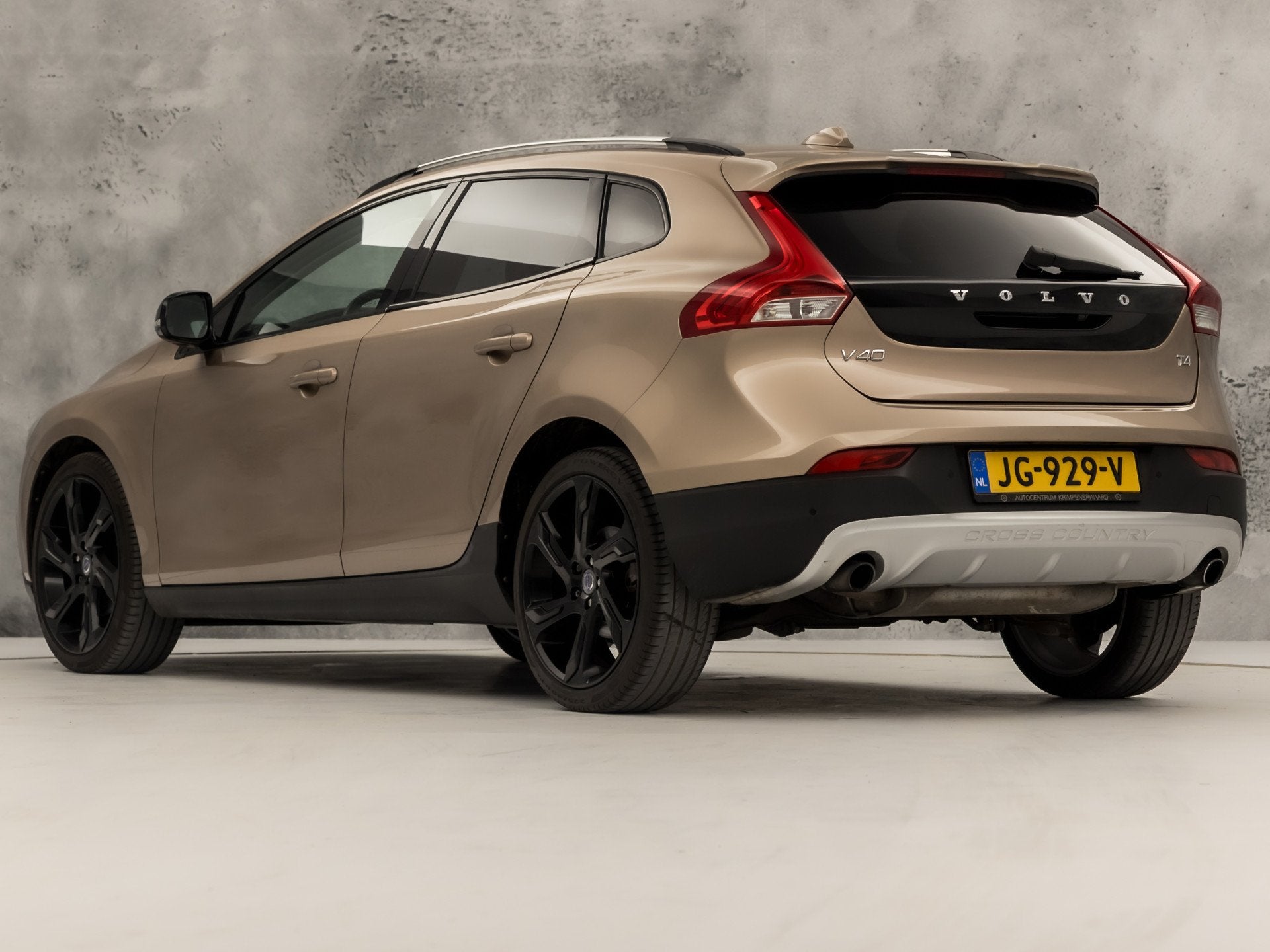 Volvo V40 Cross Country 1.6 T4 Sport 180Pk Automaat (PANORAM, 4 cilinders, 179 pk, Leder, 650 kg
