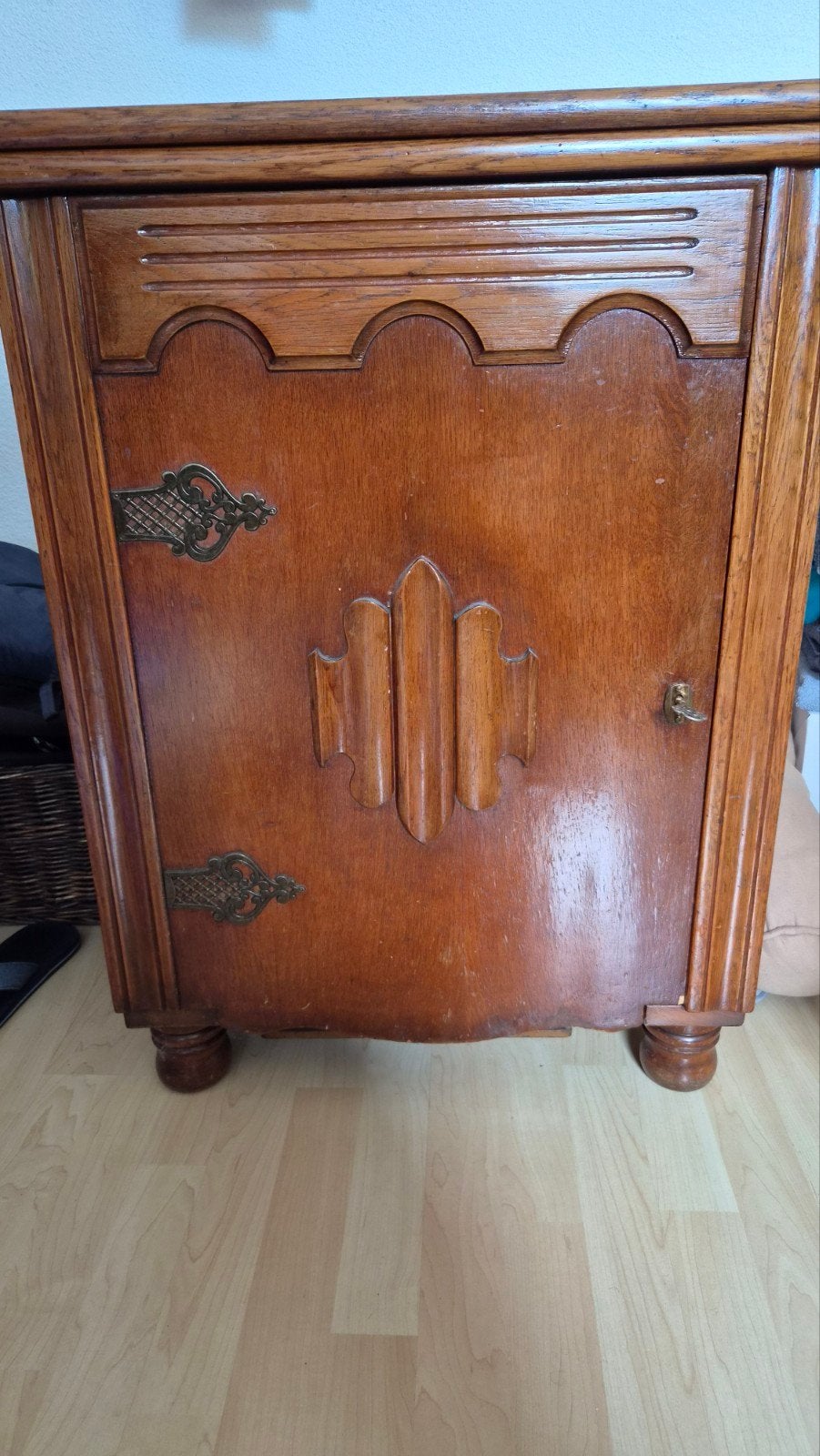 Naaimachine kast. Zeker 60 jaar oud, Ophalen