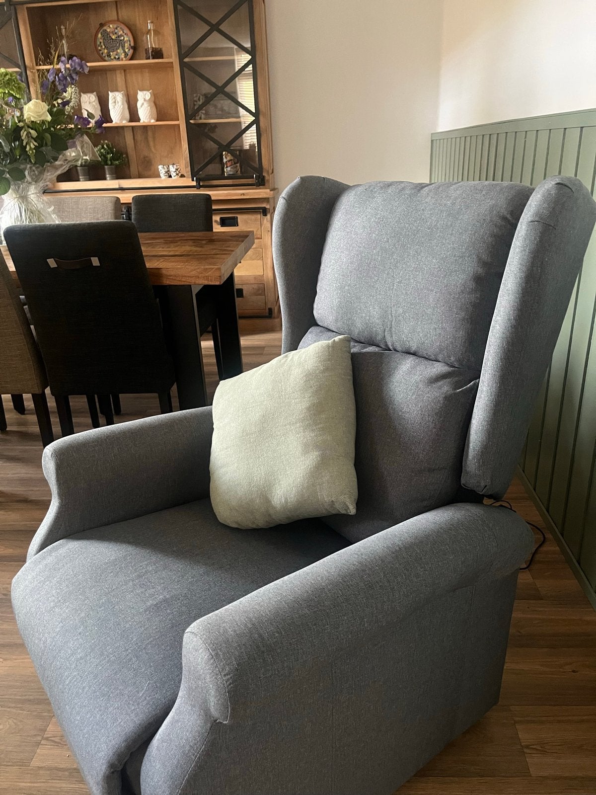 Grijze Sta-op stoel/ relaxfauteuil met elektrische bediening, Ophalen of Verzenden, Nieuw, Stof, 75 tot 100 cm