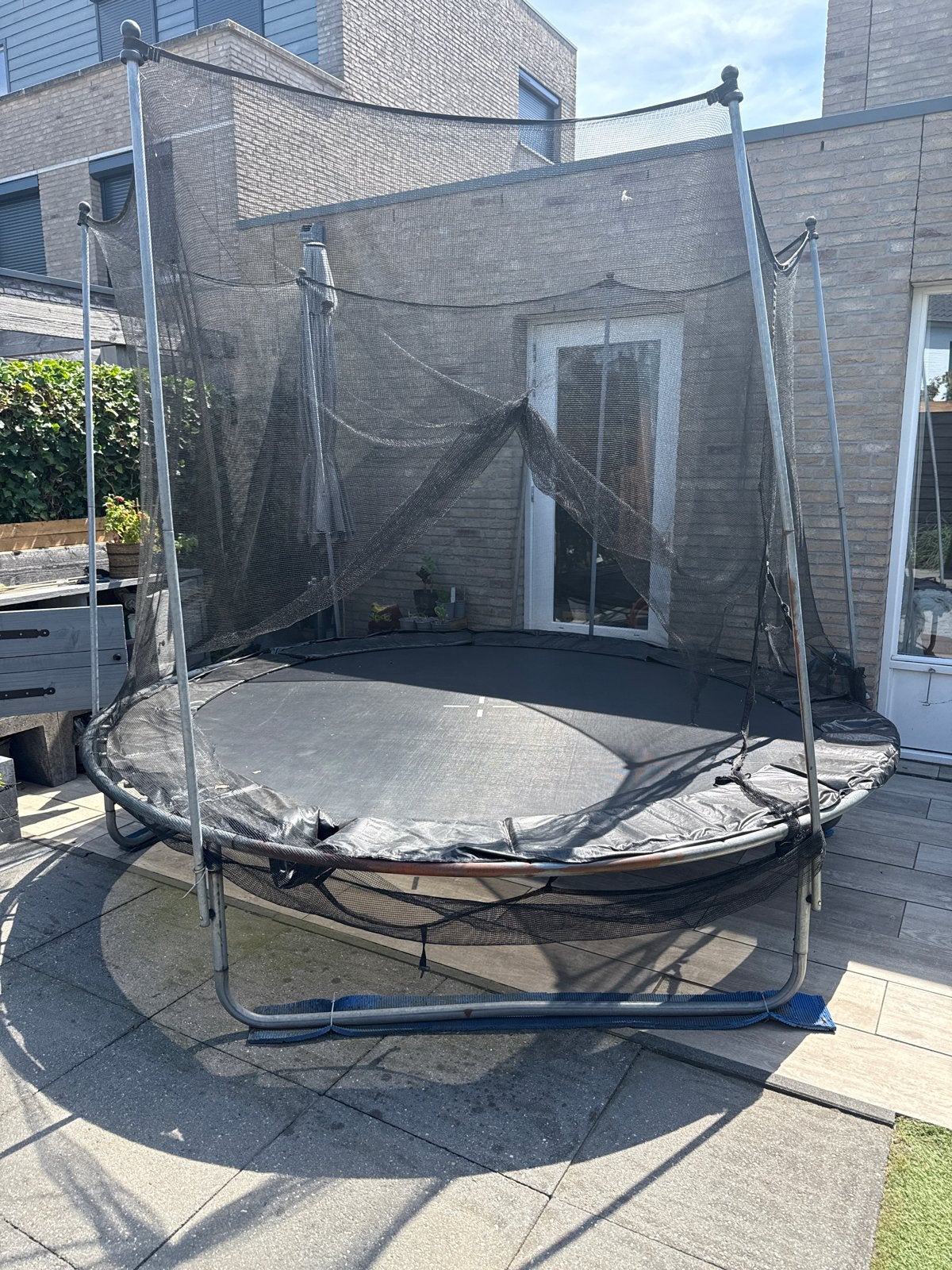 Trampoline 260 cm met beschadigd veiligheidsnet, Ophalen, Gebruikt