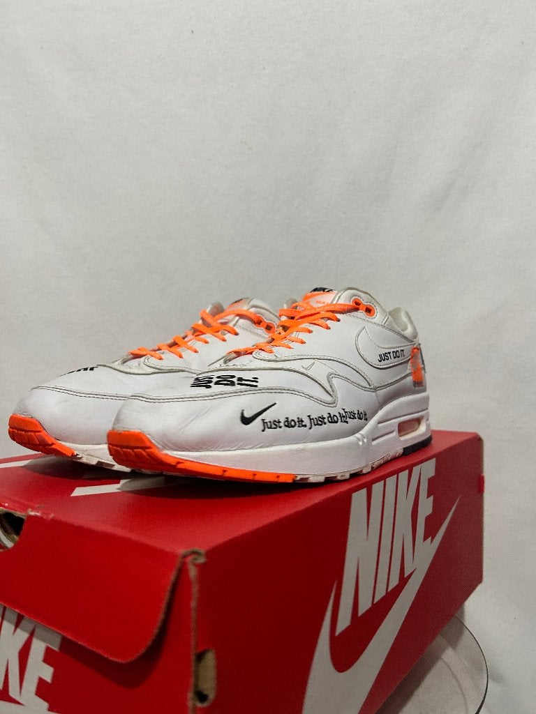ALS NIEUW! Maat 45 - Nike Air Max 1 SE Just Do It White, Kleding | Heren, Schoenen, Verzenden, Wit, Nike, Nike