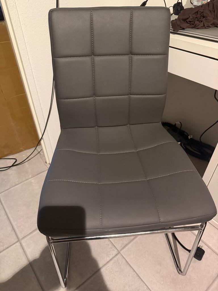 Eetkamerstoel lederlook, Huis en Inrichting, Stoelen, Ophalen, Overige materialen, Zo goed als nieuw, Eén