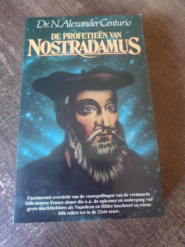 De Profetieën van Nostradamus - Dr. N. Alexander Centurio, Ophalen of Verzenden, Gelezen, Spiritualiteit algemeen, Achtergrond en Informatie