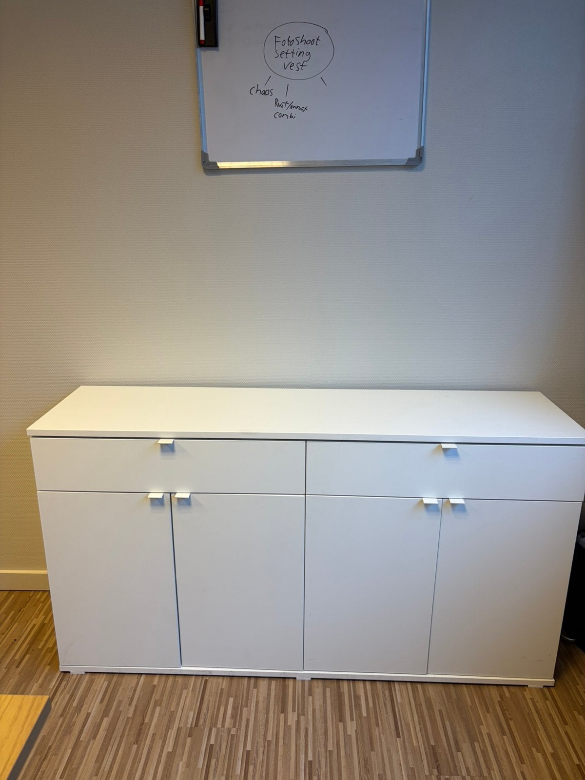 IKEA VIHALS Buffetkast / Dressoir – Wit (140x37x75 cm), Huis en Inrichting, Kasten | Dressoirs, Ophalen, Zo goed als nieuw, 25 tot 50 cm