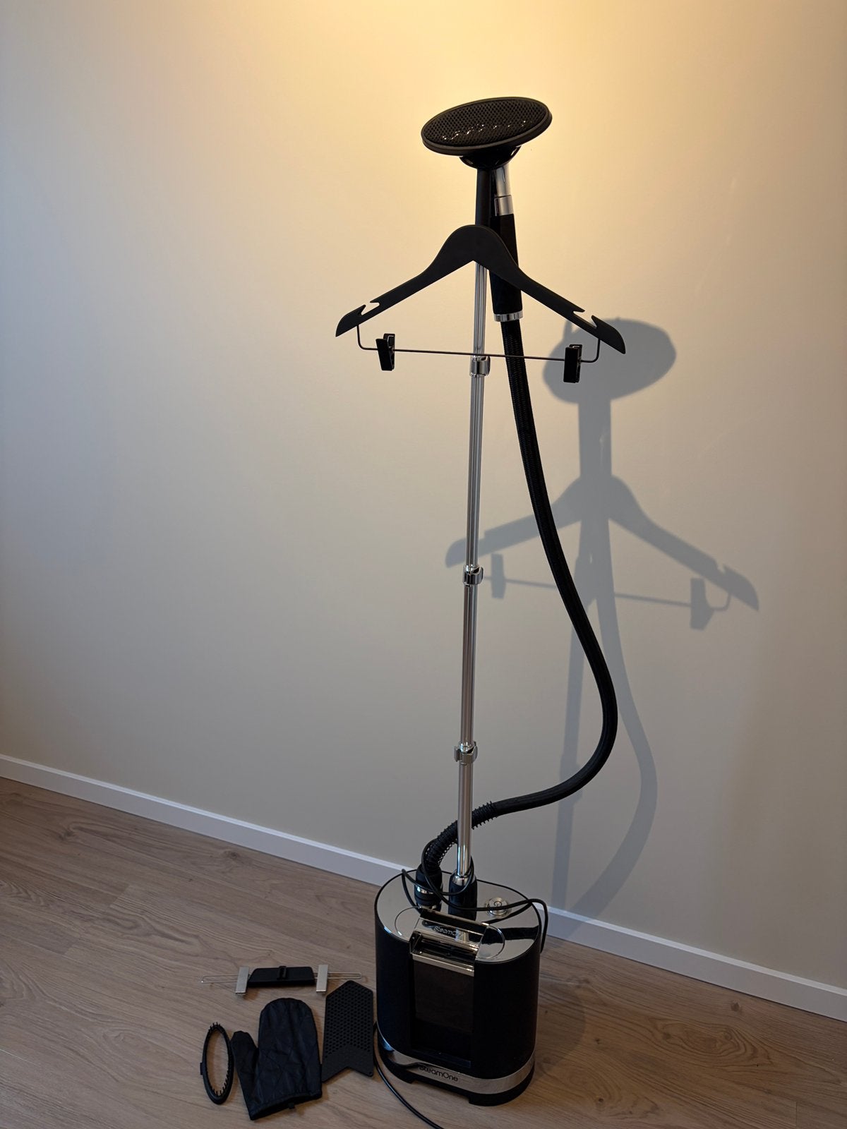 SteamOne Dualys Plus kledingstomer 2300W – compleet, Ophalen, Zo goed als nieuw, Kledingstomer