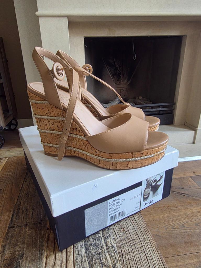 Kurt Geiger sandalen maat 38, Beige, Gedragen, Kurt Geiger, Sandalen of Muiltjes