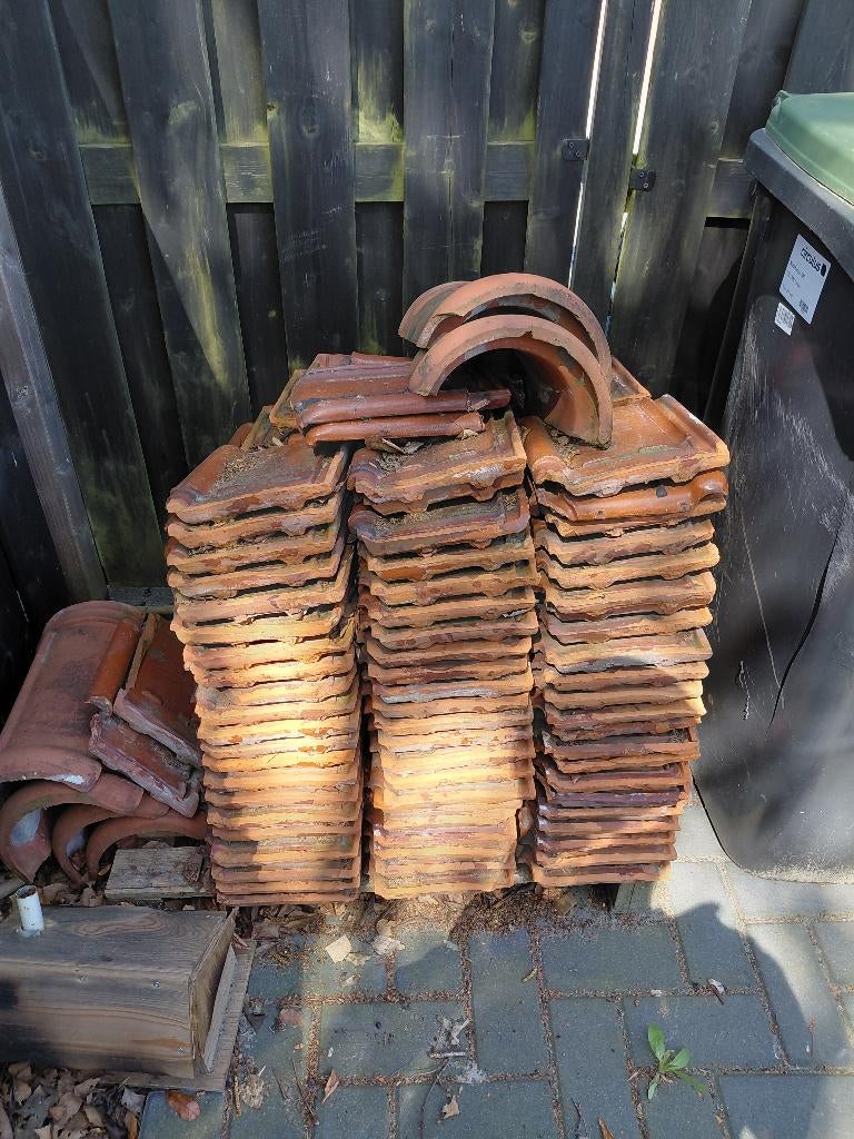 GRATIS Dakpannen, Doe-het-zelf en Verbouw, Ophalen, Gebruikt, Steen of Klei, 15 m² of meer