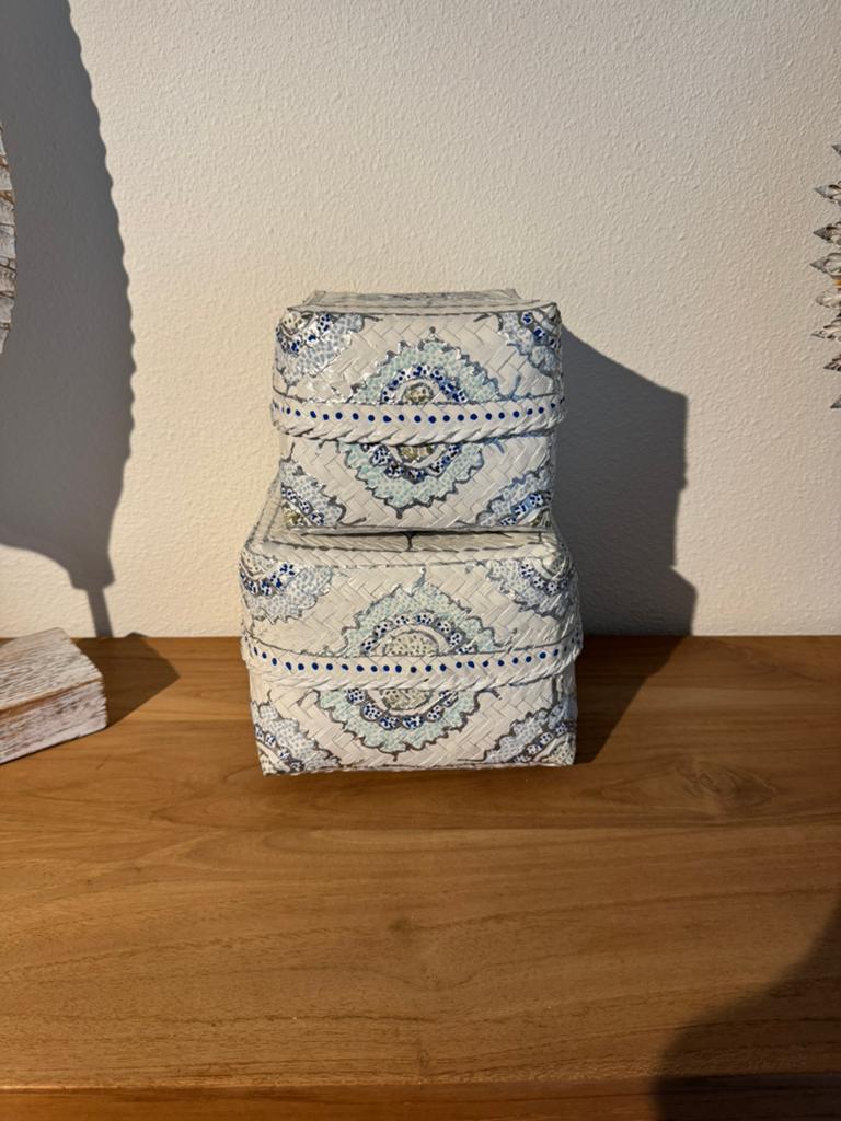 2 offermandjes uit bali, Huis en Inrichting, Woonaccessoires | Schalen en Manden, Ophalen of Verzenden, Nieuw, Vierkant, Mand