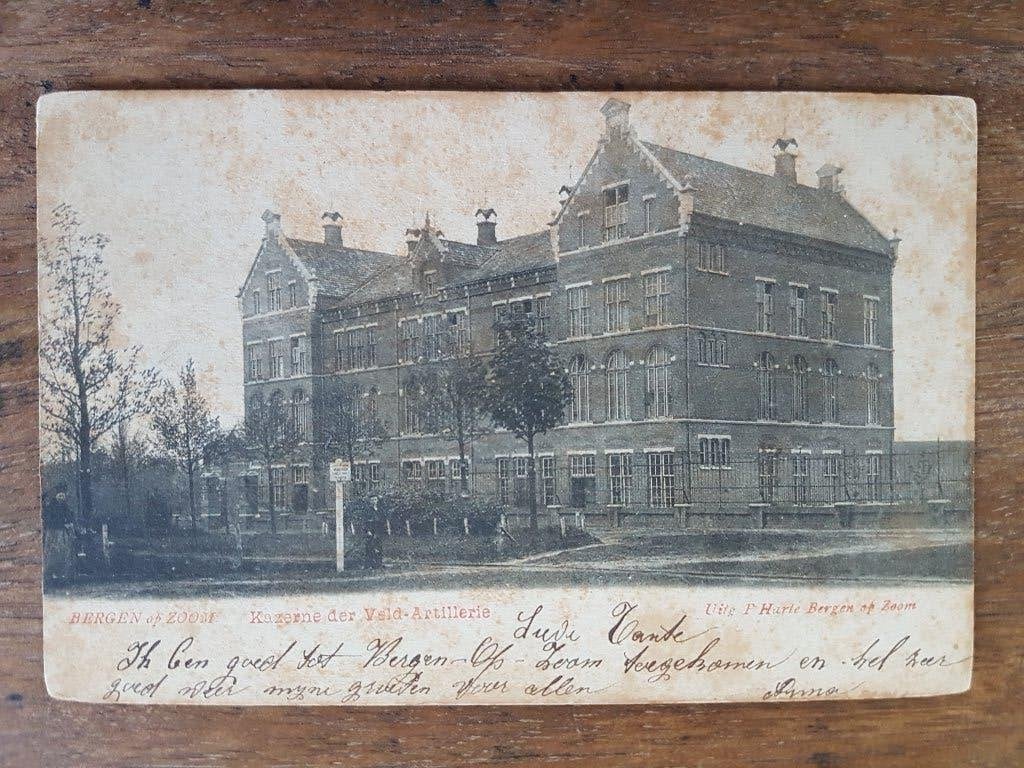 Ansichtkaart Bergen op Zoom Kazerne der Veld Artillerie, Ophalen of Verzenden, Voor 1920, Gelopen, Noord-Brabant