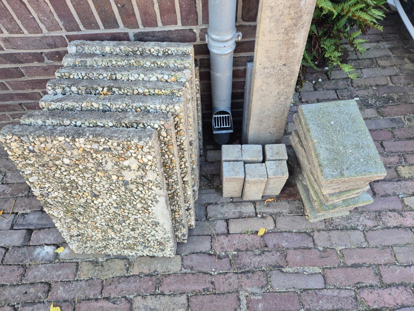 GRATIS Tegels. bakstenen, opsluitband, Ophalen, Gebruikt, Beton, Terrastegels