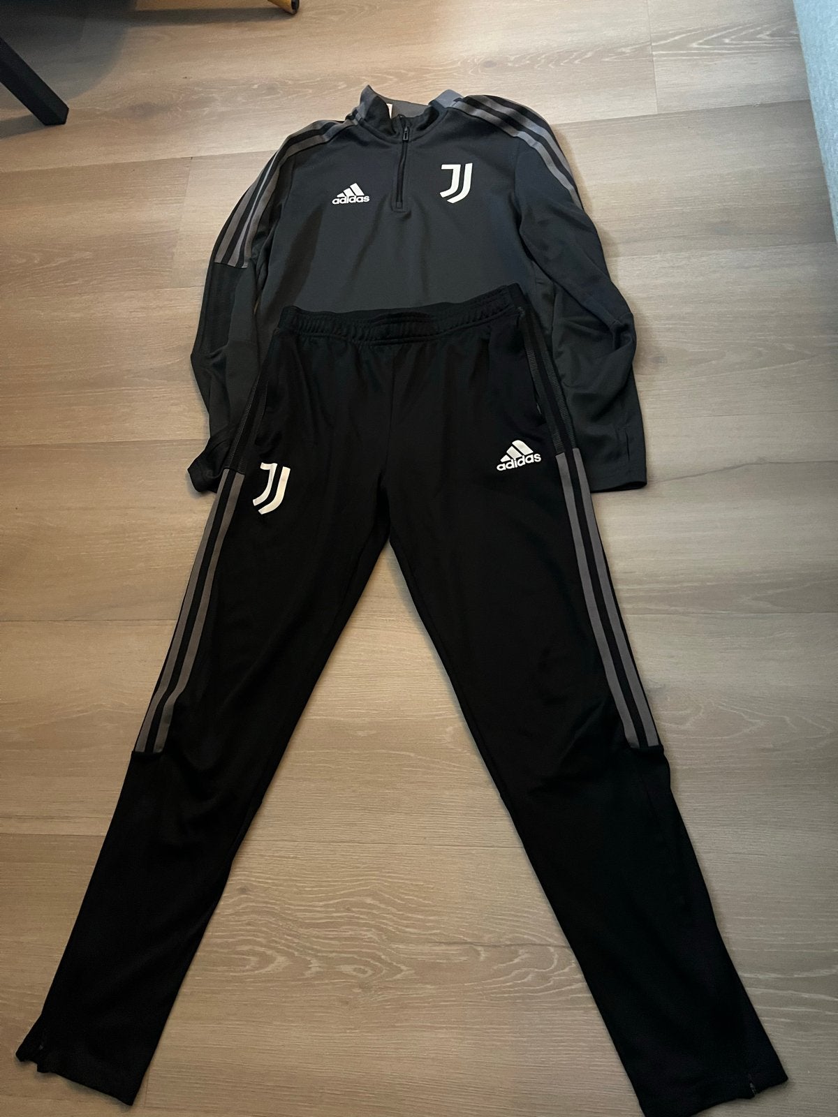 Adidas Juventus trainingspak maat 164 (met losse naden), Ophalen of Verzenden, Gebruikt, Jongen of Meisje, Setje