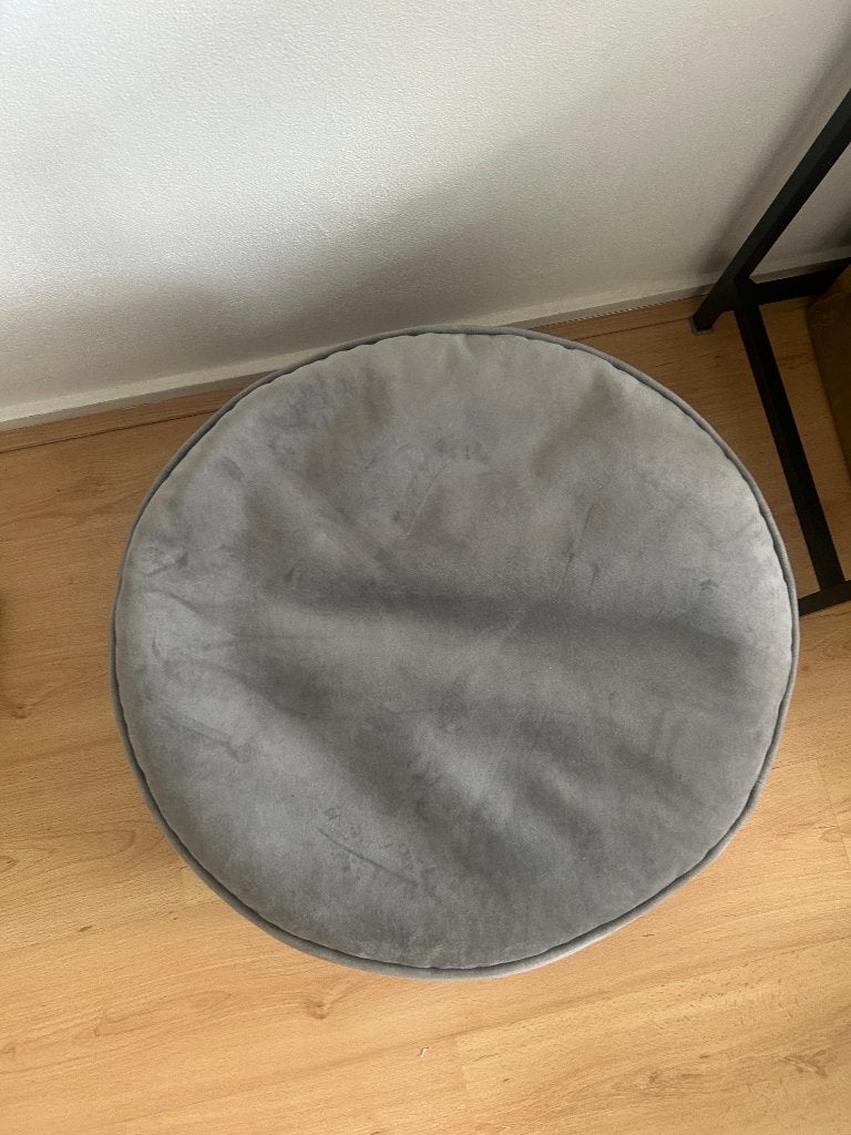 Grey soft pouf by John Lewis, Huis en Inrichting, Banken | Sofa's en Chaises Longues, Overige materialen, Comfortable, soft, Gebruikt