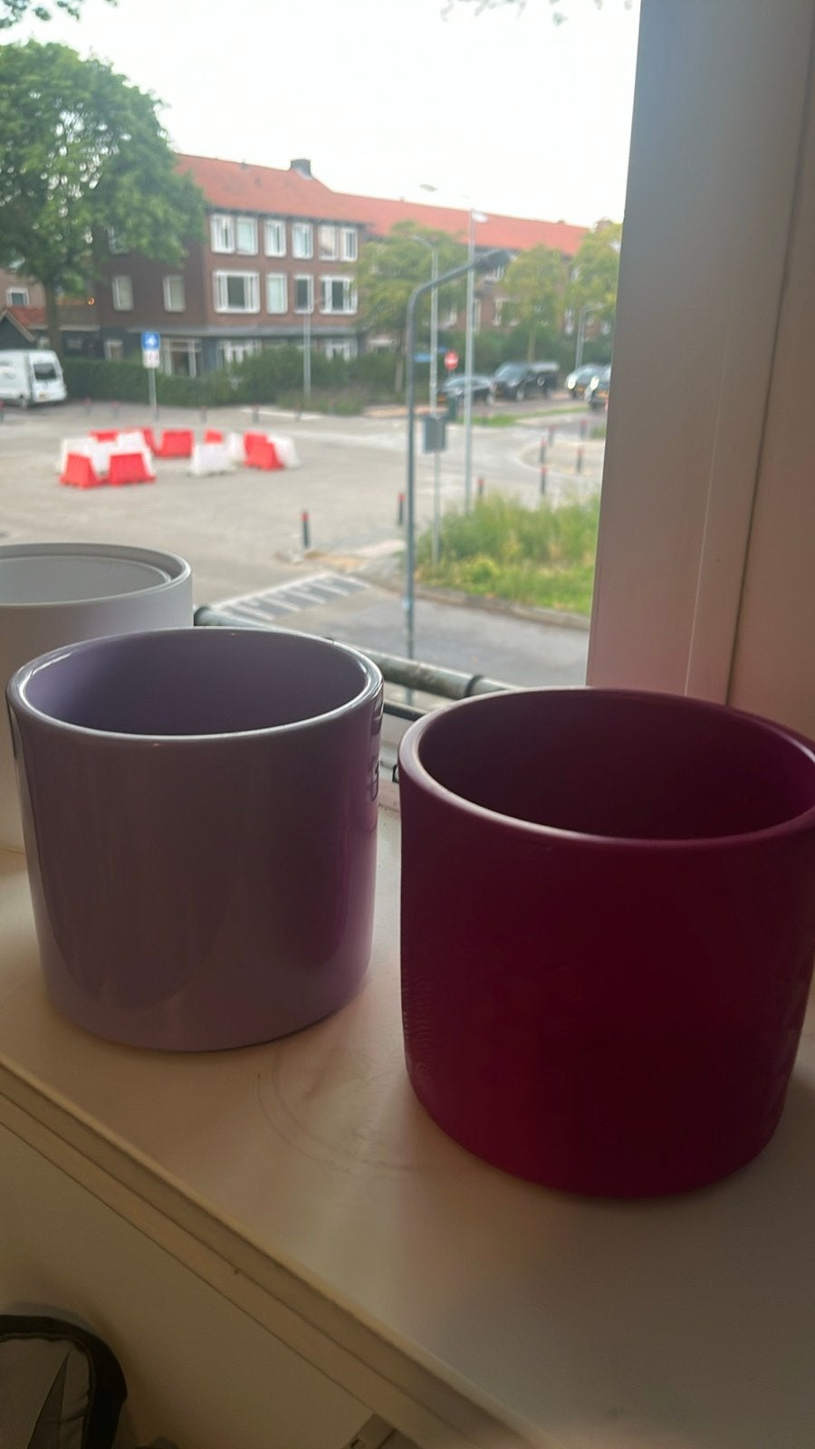 Set van 2 Nieuwe Bloempotten - Paars en Magenta, Gebruikt, Rond, Binnen, Ophalen of Verzenden