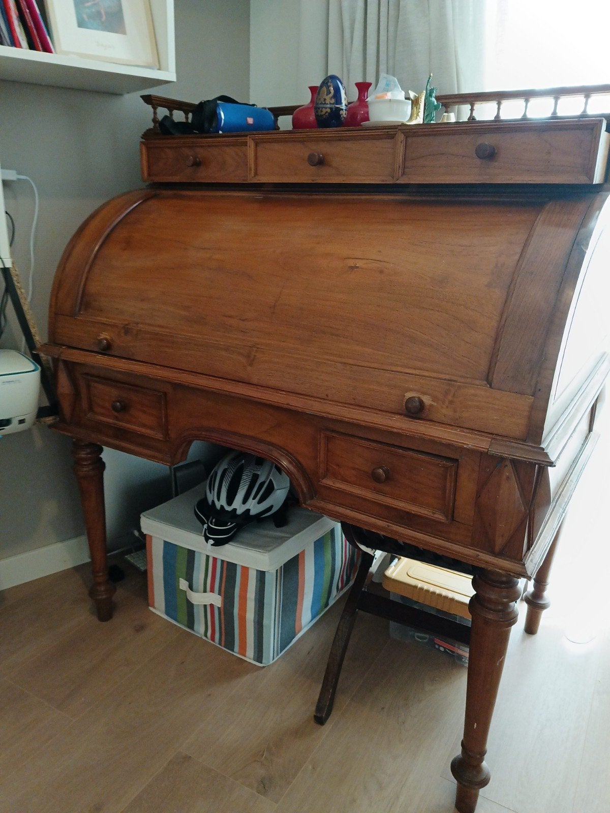 Antiek rolluikbureau van massief hout, Ophalen