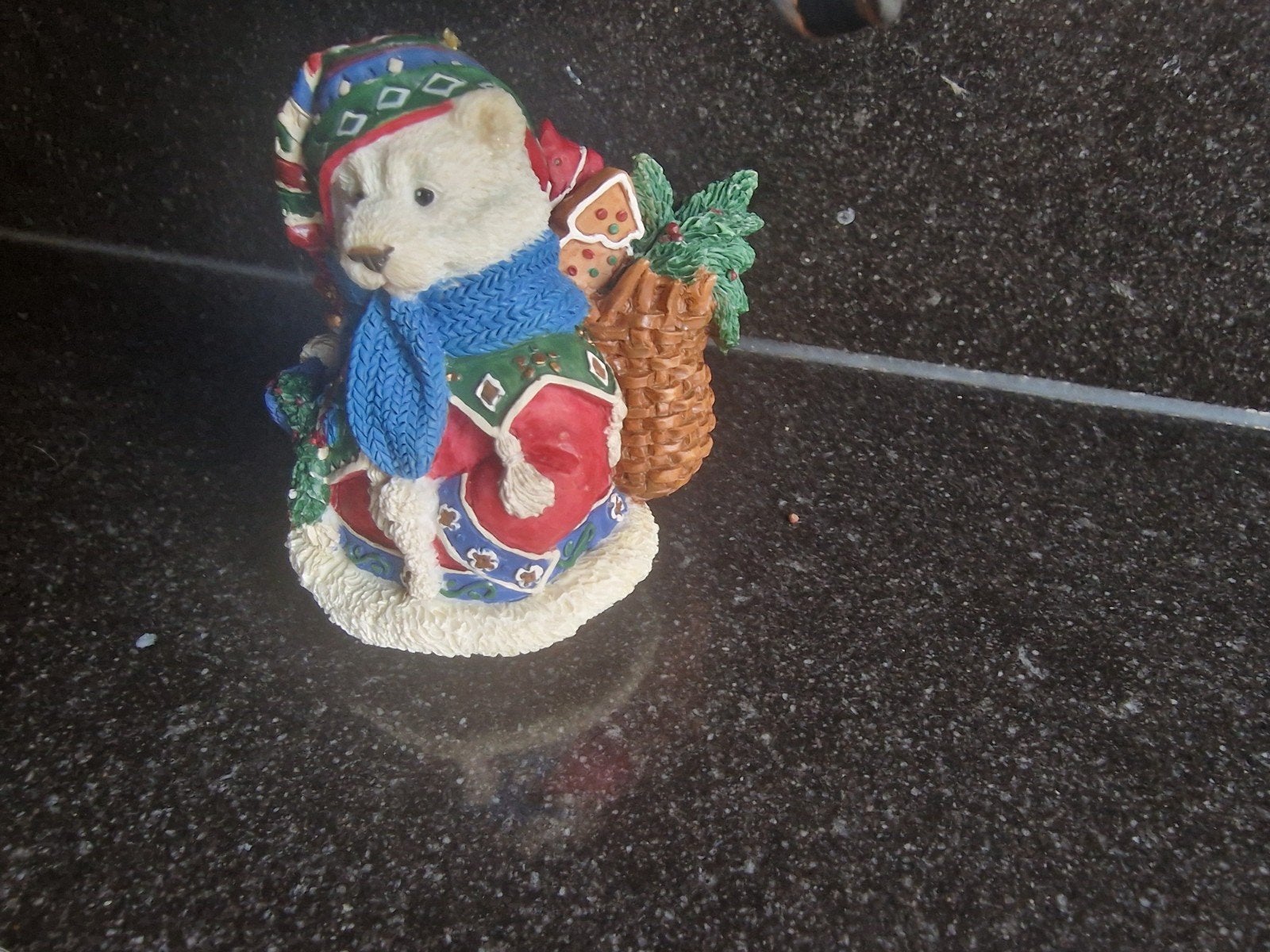 Enesco Polar Kins Kerst IJsbeer Beeldje - Your Hug Warms, Ophalen of Verzenden, Gebruikt