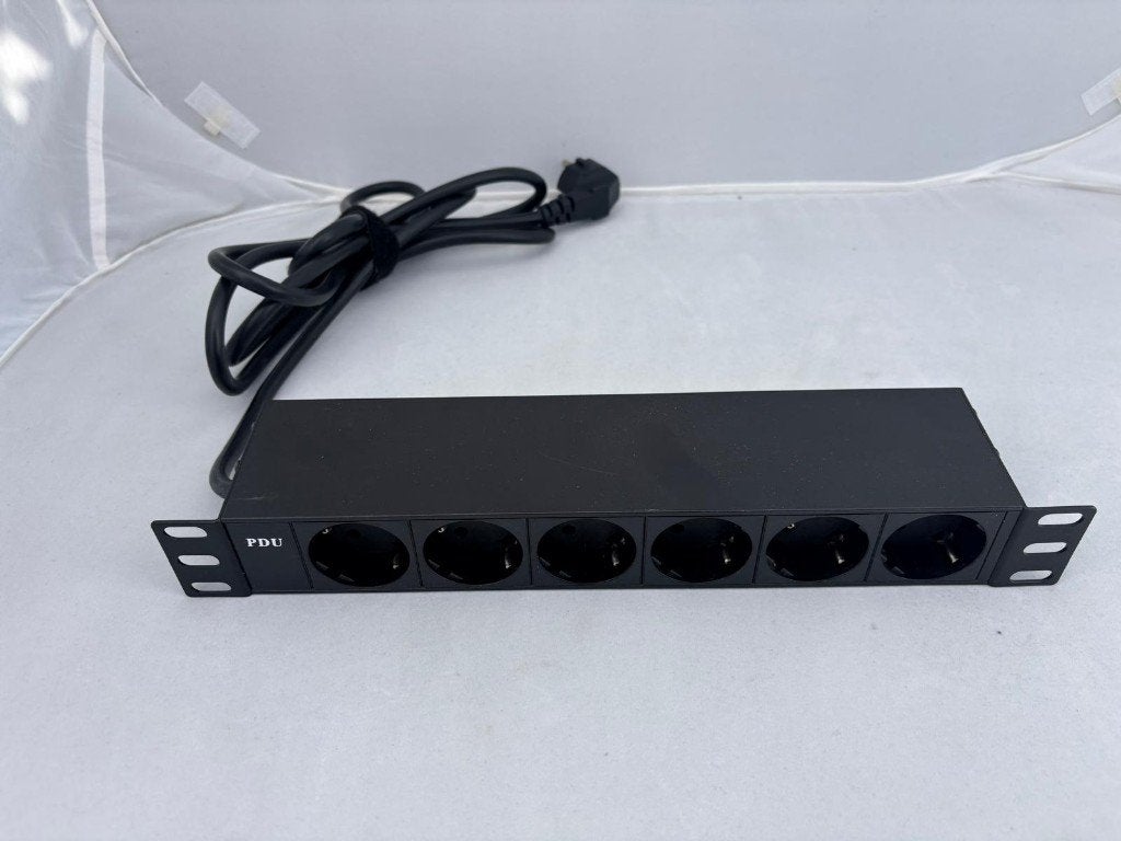 19 inch PDU 6-voudige stekkerdoos 1U 16A nieuw, Ophalen of Verzenden, Nieuw, Stopcontact