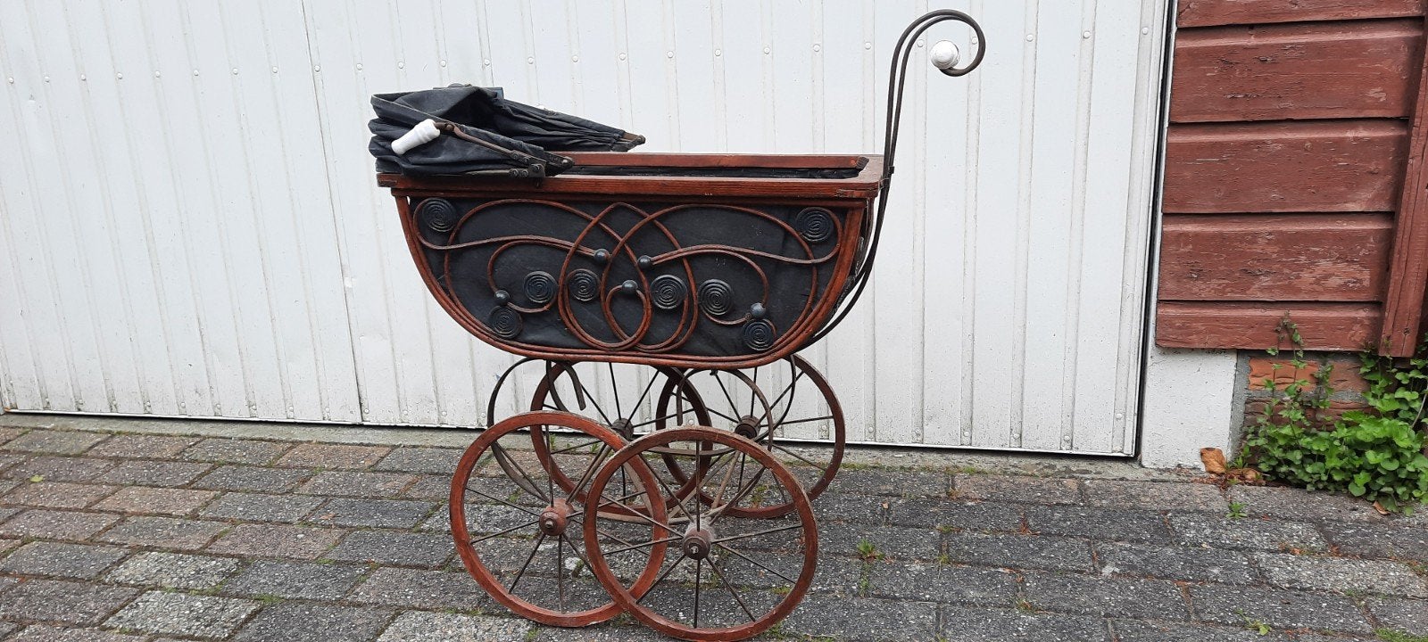 Antieke Poppenwagen met Pop - Uniek Decoratiestuk, Antiek en Kunst, Ophalen