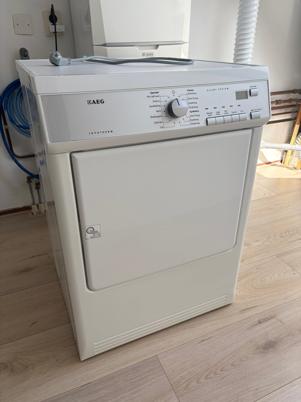AEG lucht afvoerdroger, Ophalen, 6 tot 8 kg, Luchtafvoer, Zo goed als nieuw