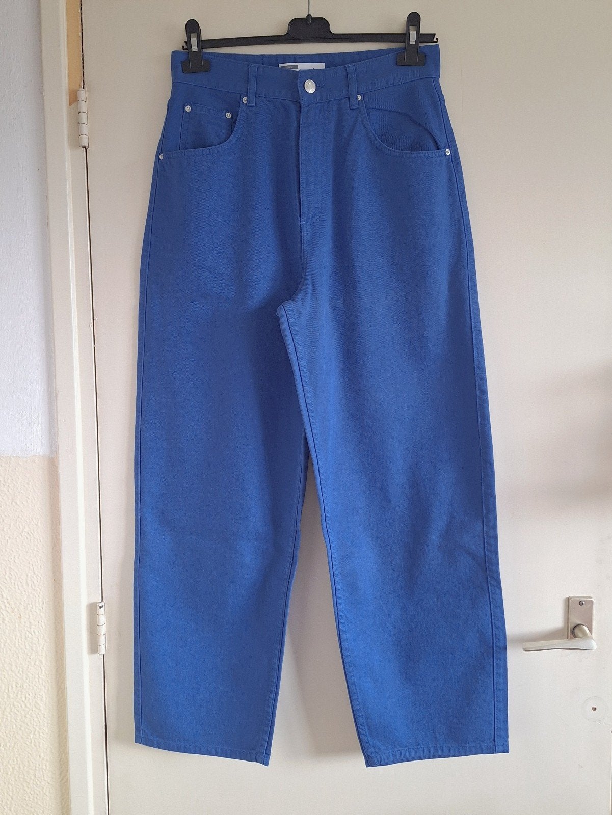 NIEUW! Blauwe spijkerbroek/jeans Bershka maat 36/S, Blauw, Nieuw, W28 - W29 (confectie 36), Bershka