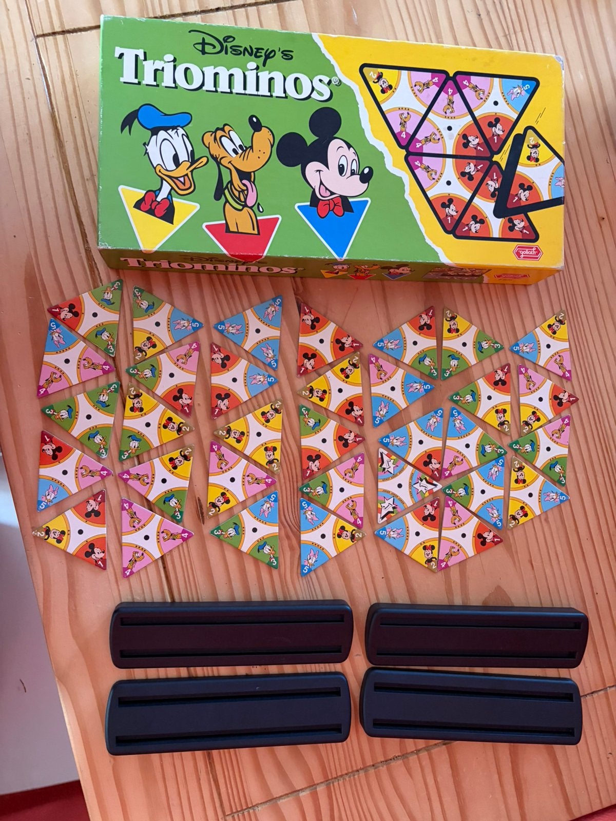 Disney's Triominos - Leuk familiespel met Mickey & vrienden, Ophalen of Verzenden, Zo goed als nieuw