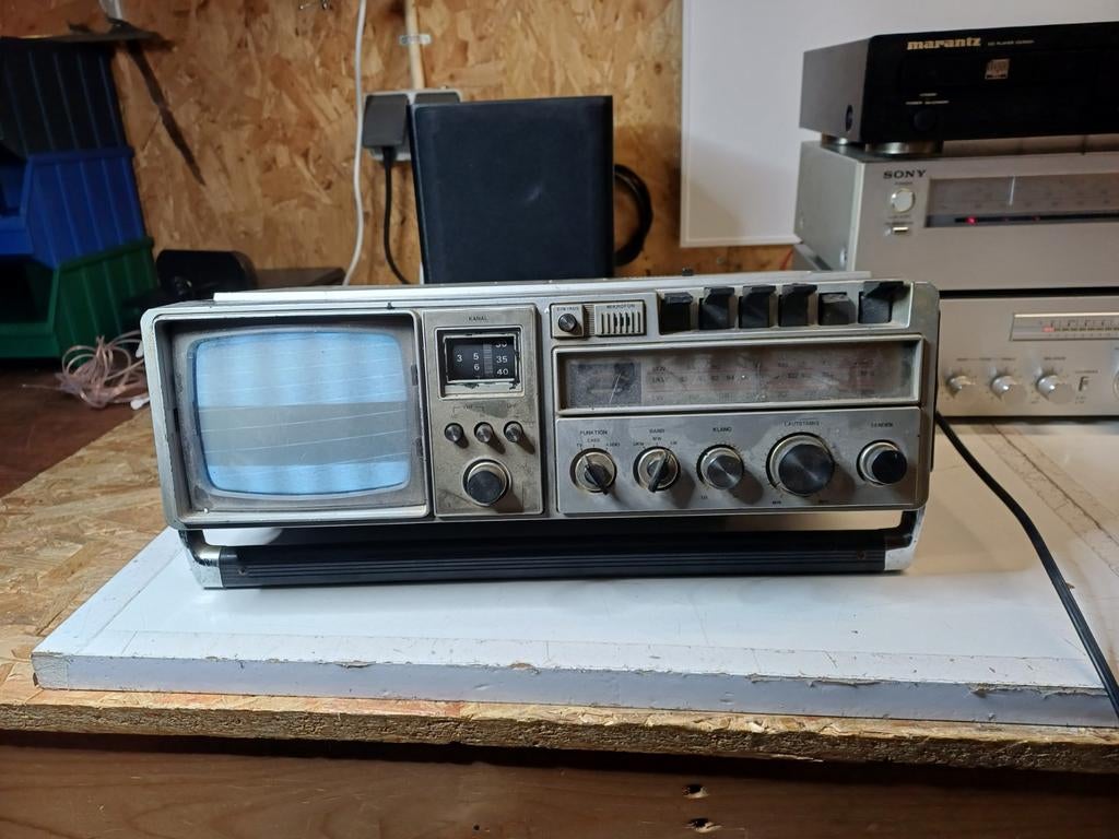 Sanwa 3008 Radio Cassette TV Recorder - Niet werkend