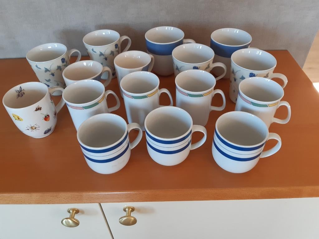 Serie D .E .mokken ., Huis en Inrichting, Keuken | Servies, Ophalen, Aardewerk, Overige stijlen, Kop(pen) en/of Schotel(s)