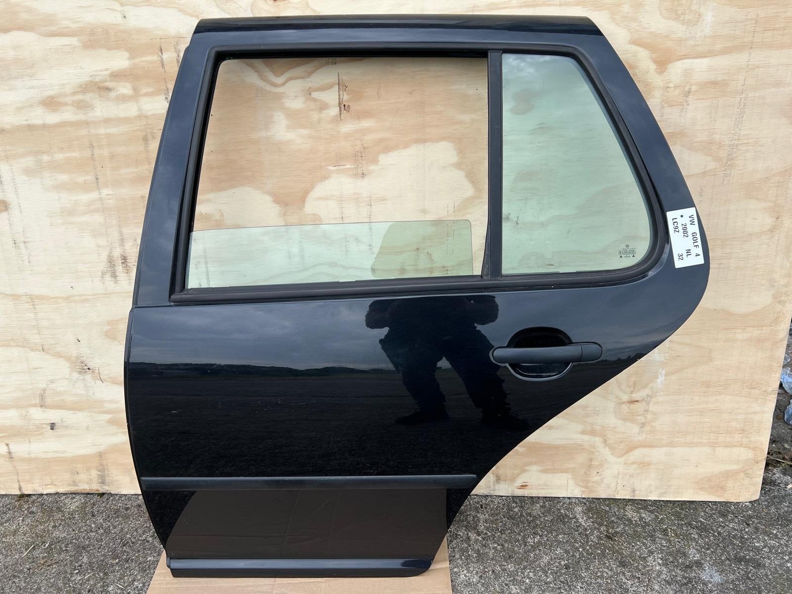 Volkswagen Golf 4 LC9Z Zwart Links-Achter Deur 1997 2003, Auto-onderdelen, Carrosserie en Plaatwerk, Gebruikt, Volkswagen AG, Berliner Ring 2
38440  Wolfsburg, DE