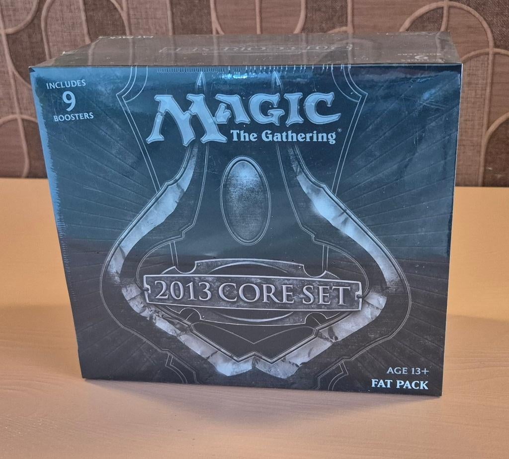 Magic: The Gathering – Magic 2013 (M13) Fat Pack | SEALED, Ophalen of Verzenden, Nieuw, Overige typen