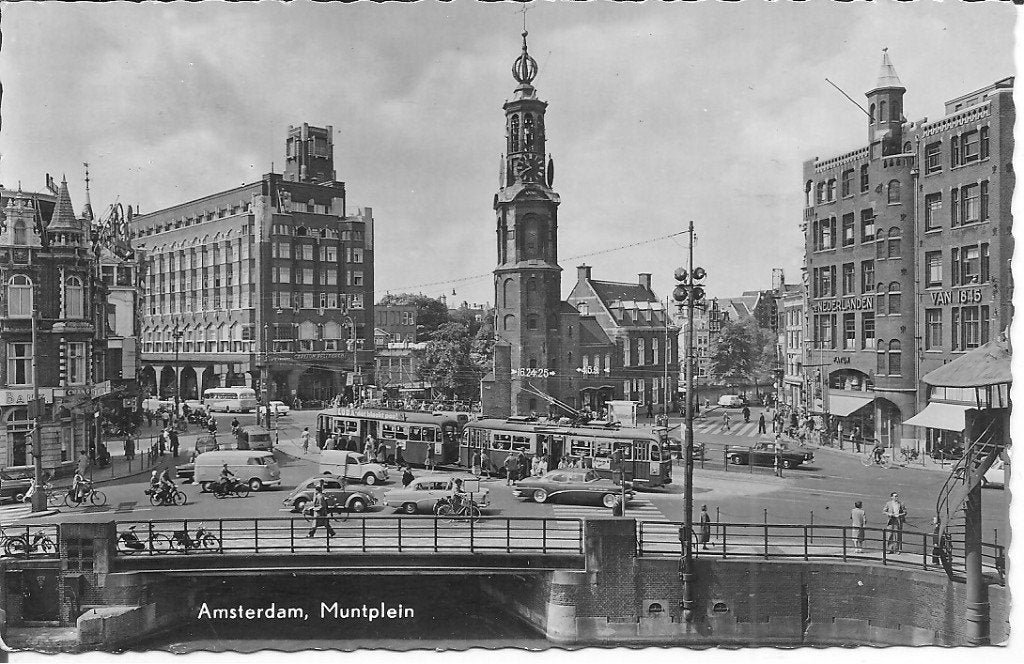 Oude ansichtkaart Amsterdam Muntplein met trams en auto's, Verzamelen, Ansichtkaarten | Nederland, Ophalen of Verzenden, 1960 tot 1980