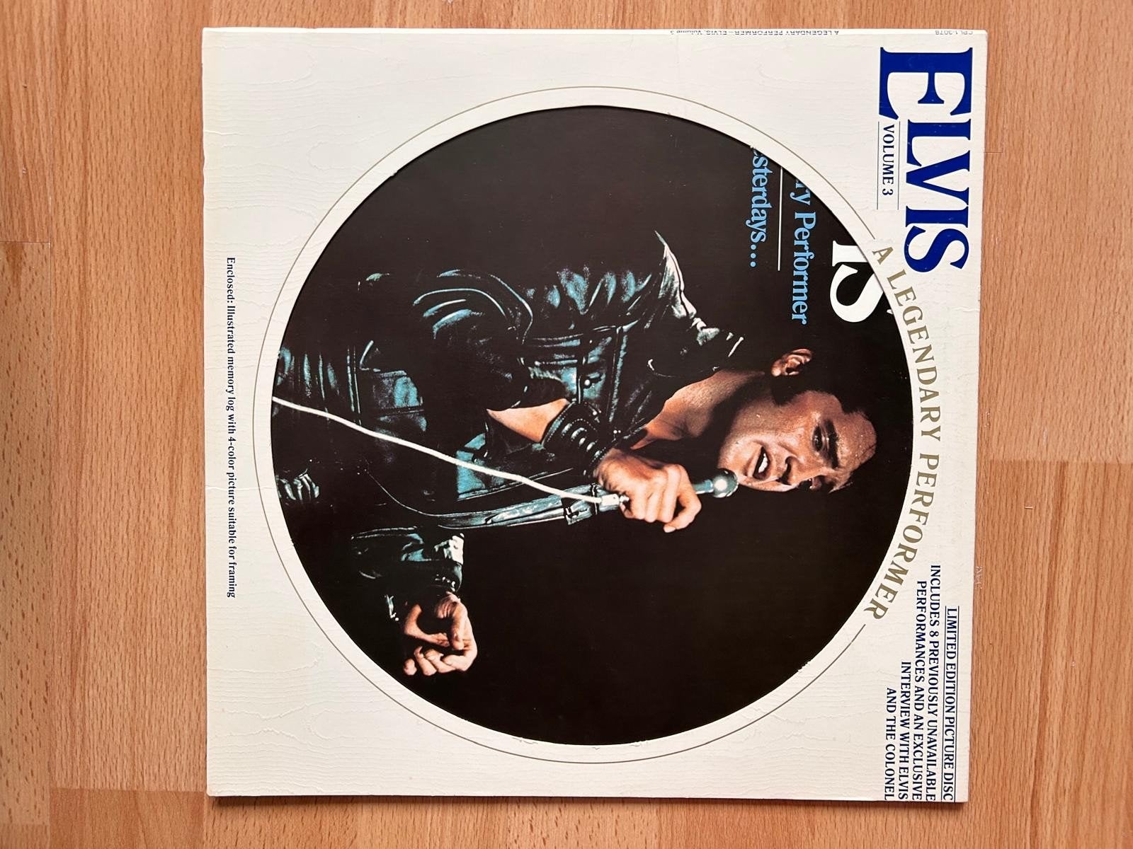 LP Elvis A legendary performer Volume 3, Ophalen of Verzenden, Gebruikt, 12 inch