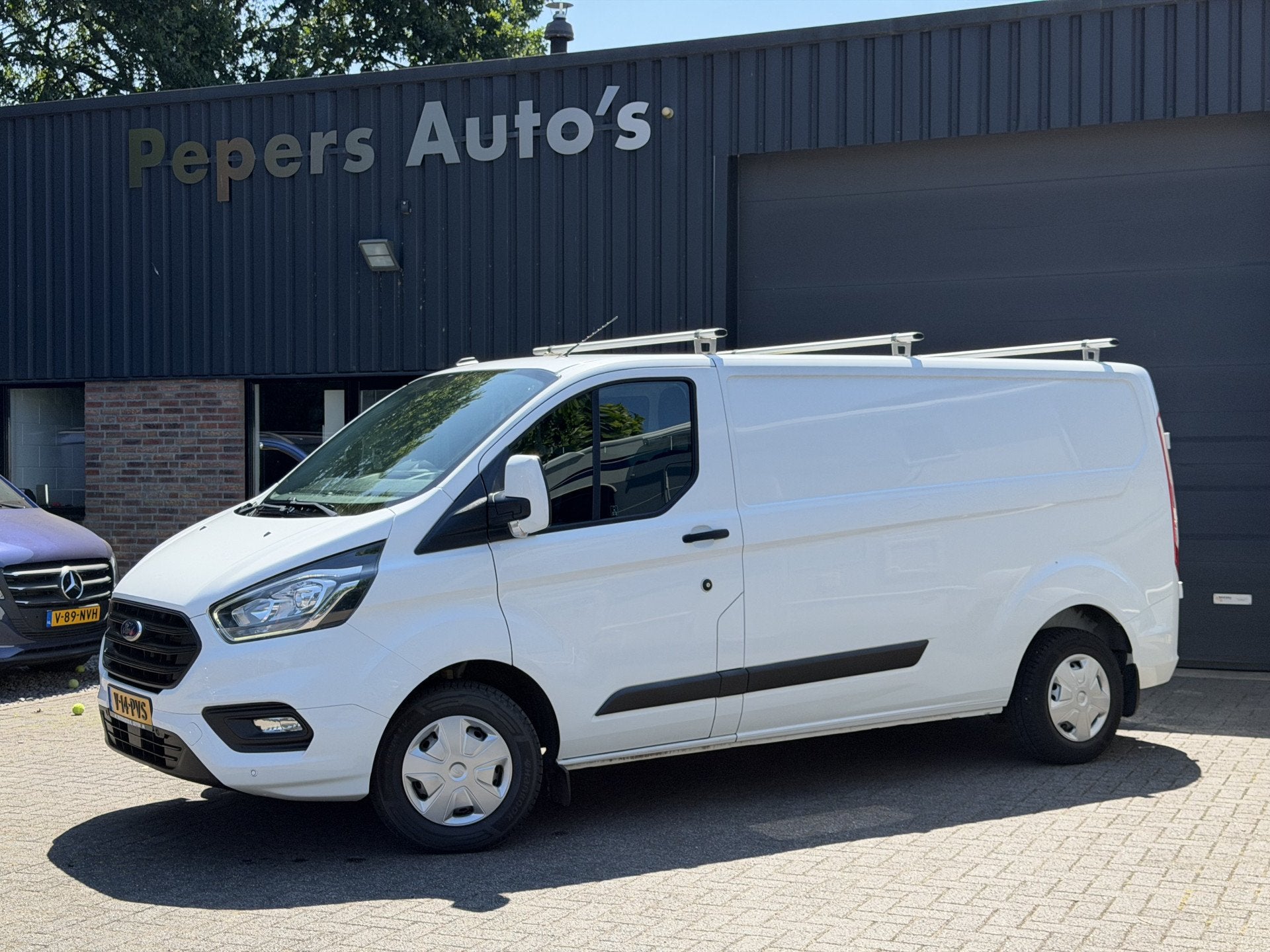 Ford Transit Custom 300 2.0 TDCI L2H1 Limited 130 PK Carplay, Voorwielaandrijving, Dealer onderhouden, Euro 6, 4 cilinders