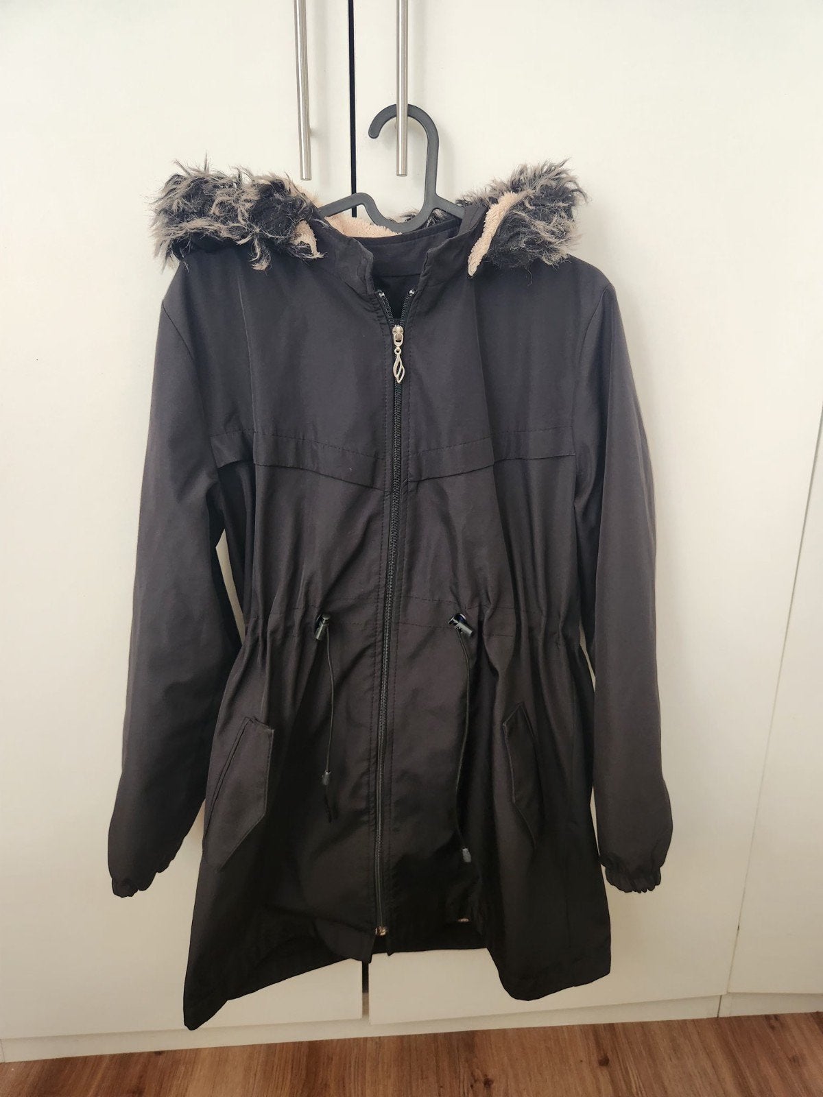 Zwarte winterjas met teddy voering en bontkraag, Kleding | Dames, Jassen | Winter, Maat 38/40 (M), Zwart, Nieuw, Ophalen of Verzenden