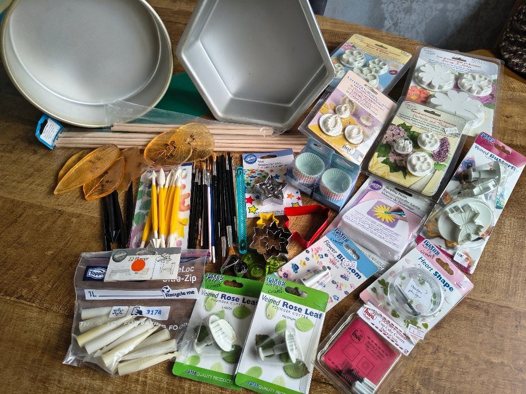 Zeer uitgebreid pakket kwaliteitsbakspullen Wilton PME etc, Hobby en Vrije tijd, Taarten en Cupcakes maken, Ophalen of Verzenden