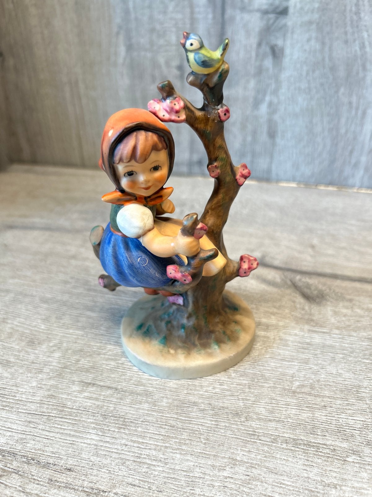 Vintage Goebel Hummel beeldje 'Meisje op Schommel', Ophalen of Verzenden