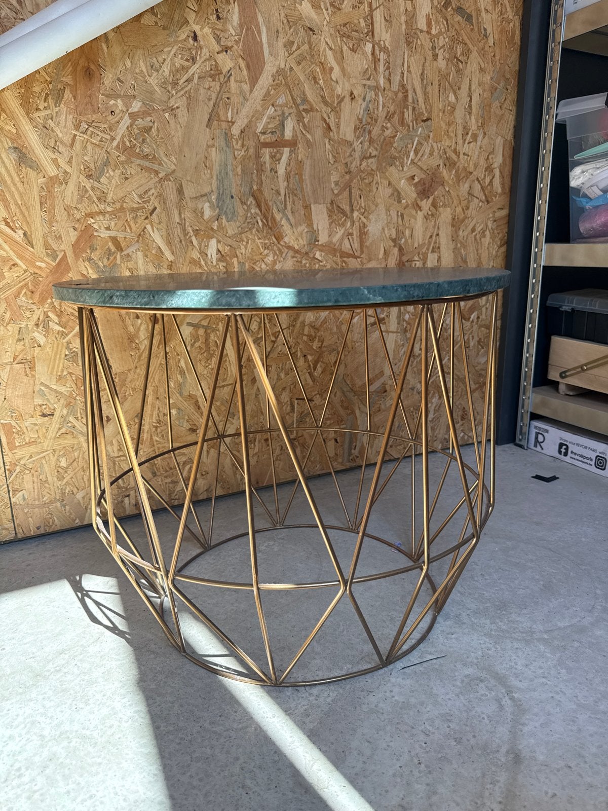 Salontafel met bronzen onderstel en groen marmeren blad, Ophalen, Gebruikt, Rond, 50 tot 100 cm