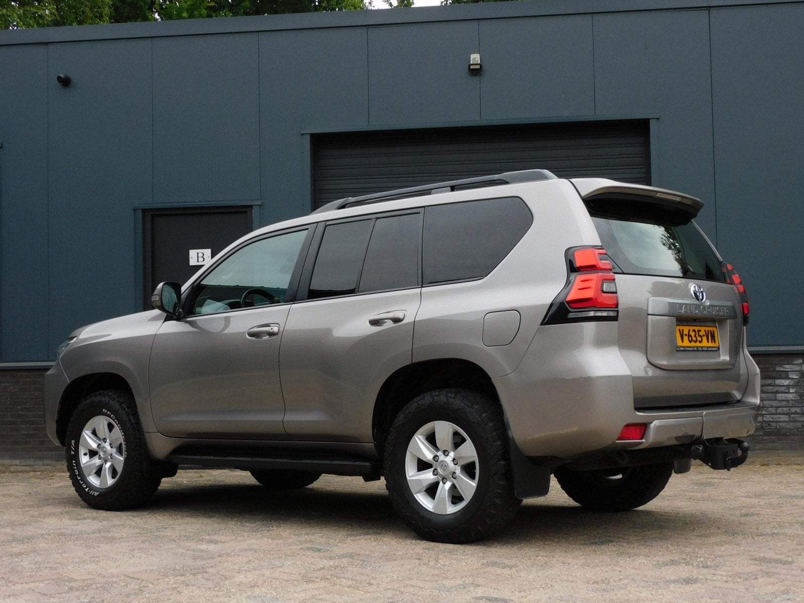 Toyota Land Cruiser 2.8 D-4D-F Challenger Window Van 1e EIGE, Auto's, Gebruikt, Euro 6, 4 cilinders, Bedrijf